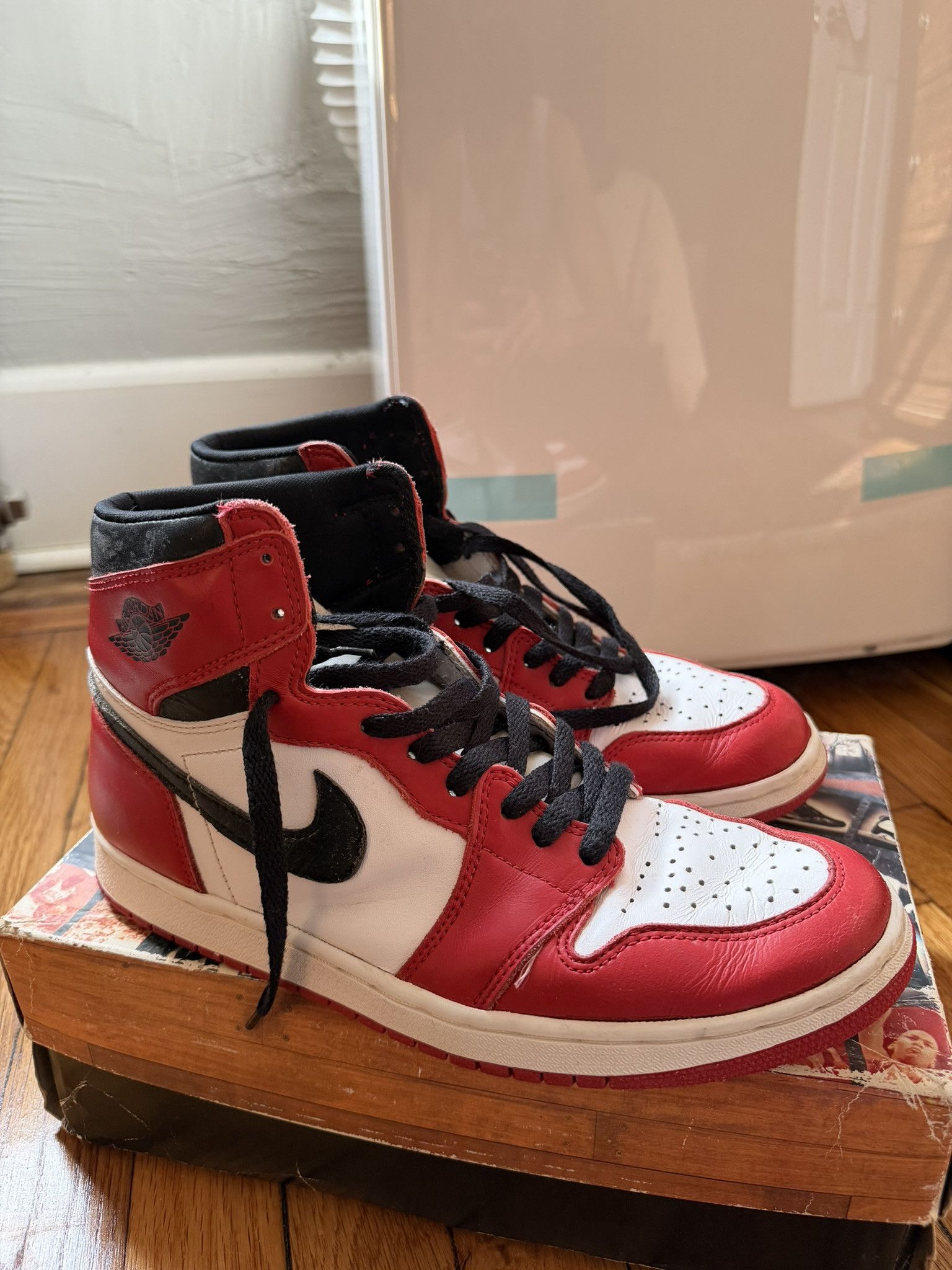Jordan Brand Original 1994 Nike Air Jordan 1 Chicago Retro High OG Size US 10 / EU 43 - 2 Thumbnail