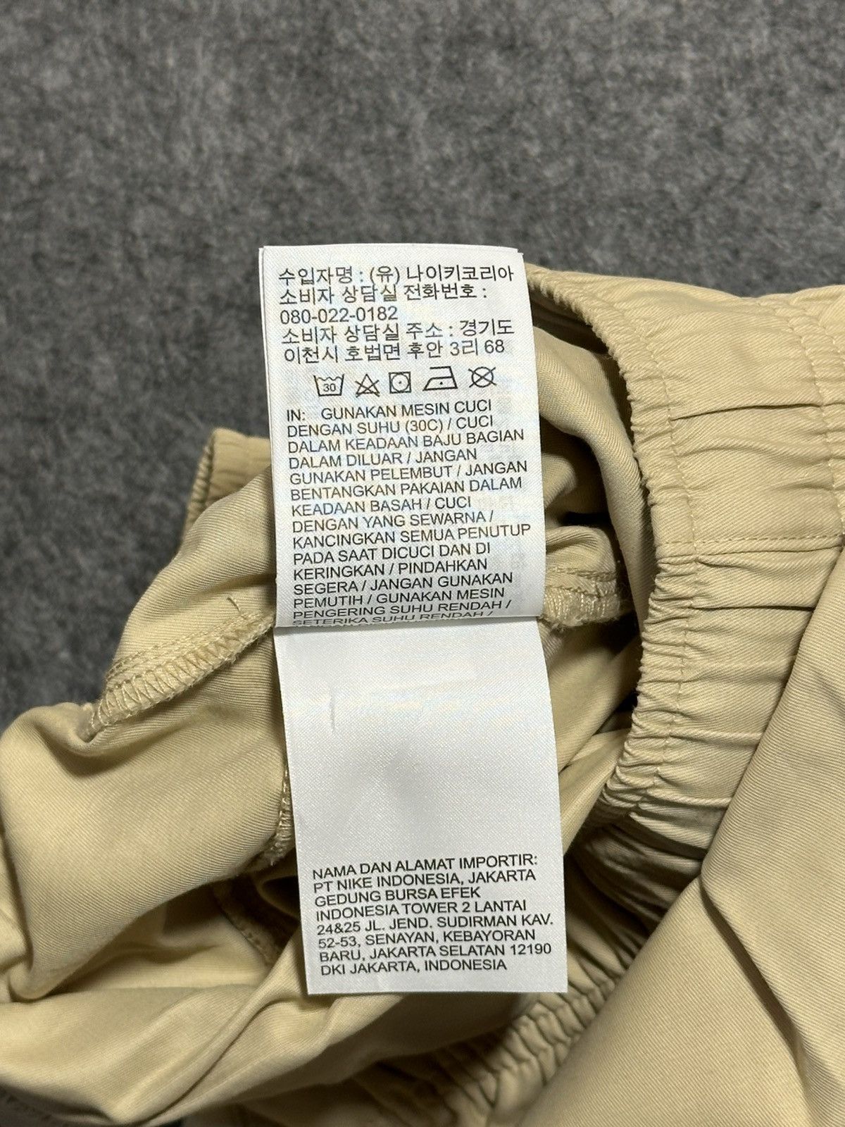 Nike Nike Club woven cargo pants in a khaki or beige color. Size US 30 / EU 46 - 13 Thumbnail