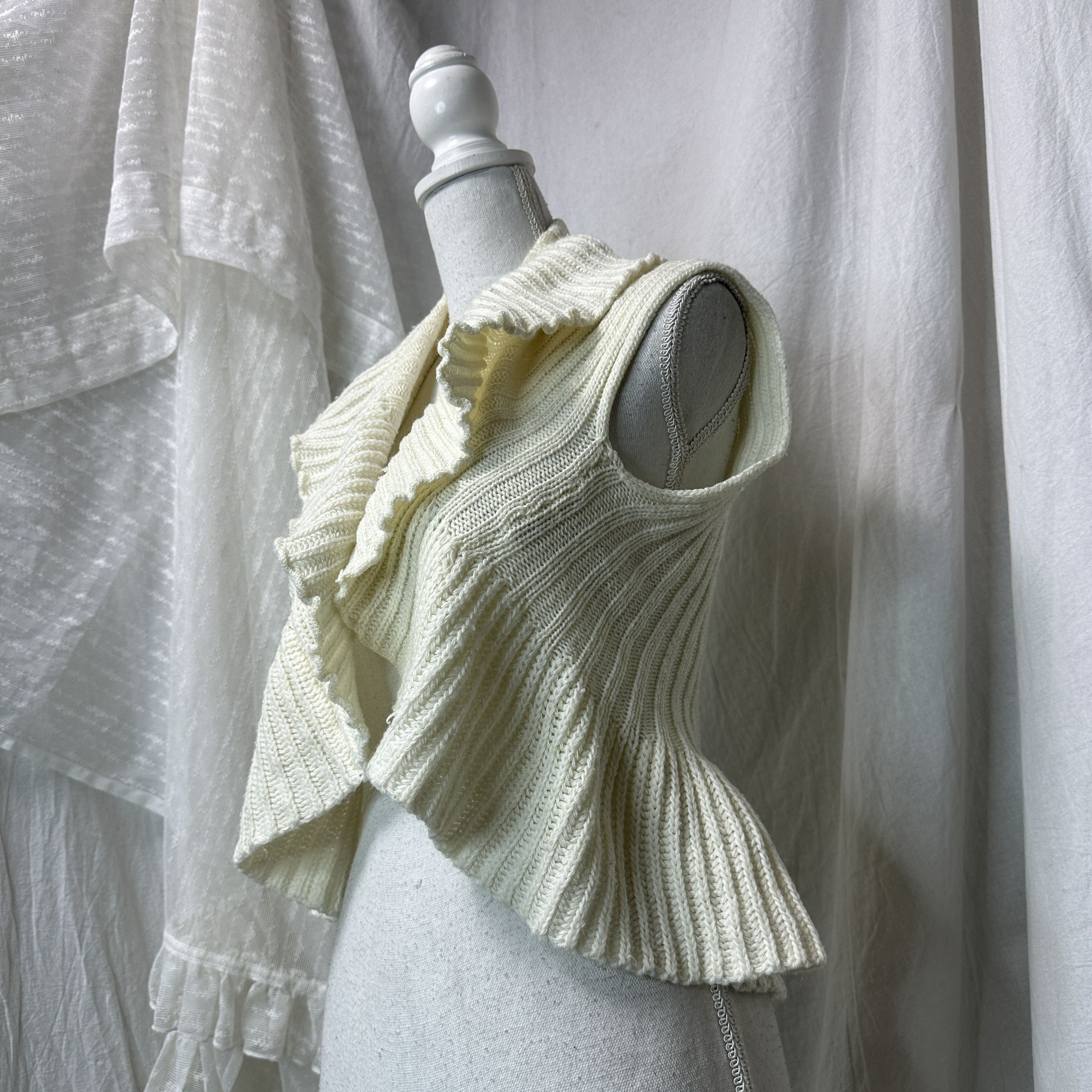 Vintage Vintage Avant Garde Ruffled Short Sleeve Sweater Y2K Size S / US 4 / IT 40 - 2 Thumbnail