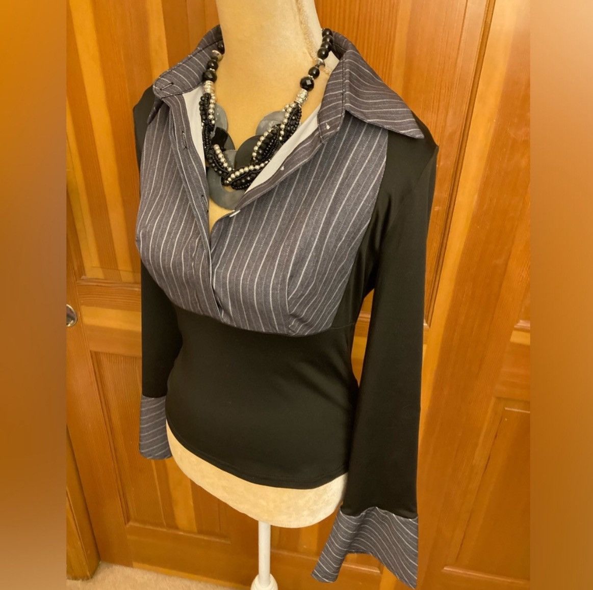 Designer × Other NWT, Lavishly Paris Women’s Cuffed Sleeve Pinstriped Blouse Size M / US 6-8 / IT 42-44 - 2 Thumbnail