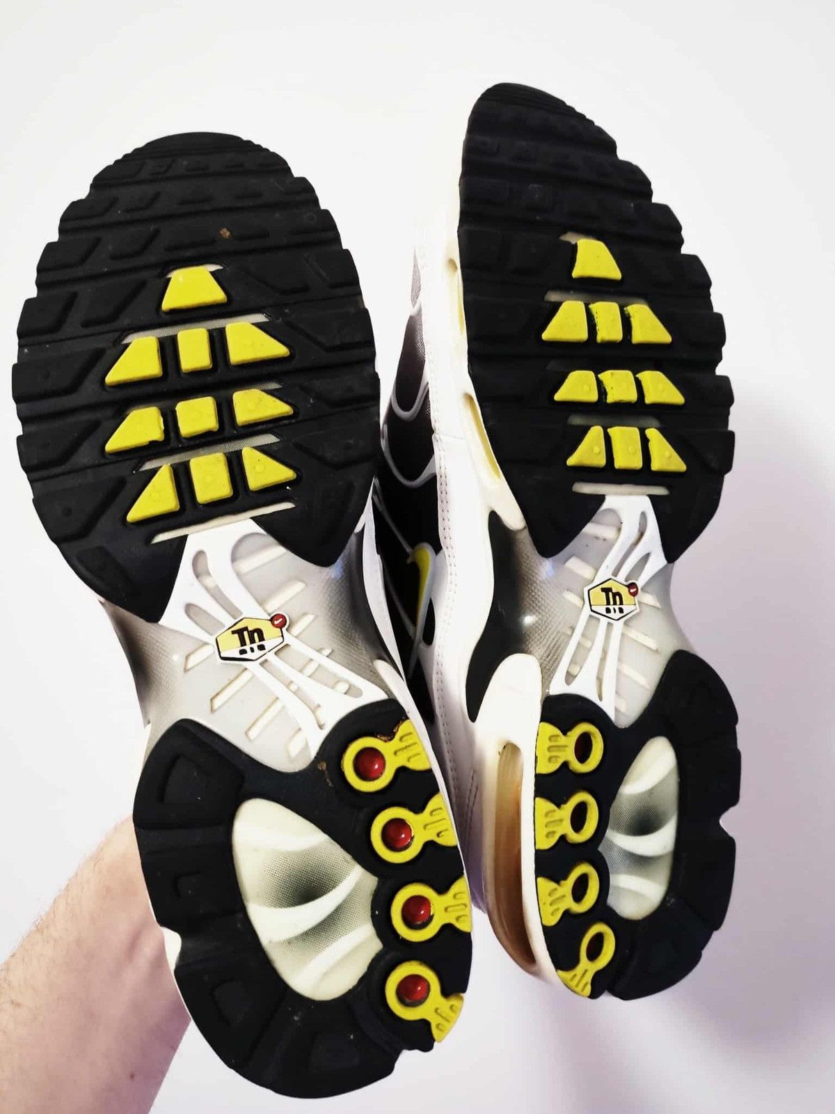 Nike 💛 Yellow Fades US9.5 💛 Size US 9.5 / EU 42-43 - 3 Thumbnail