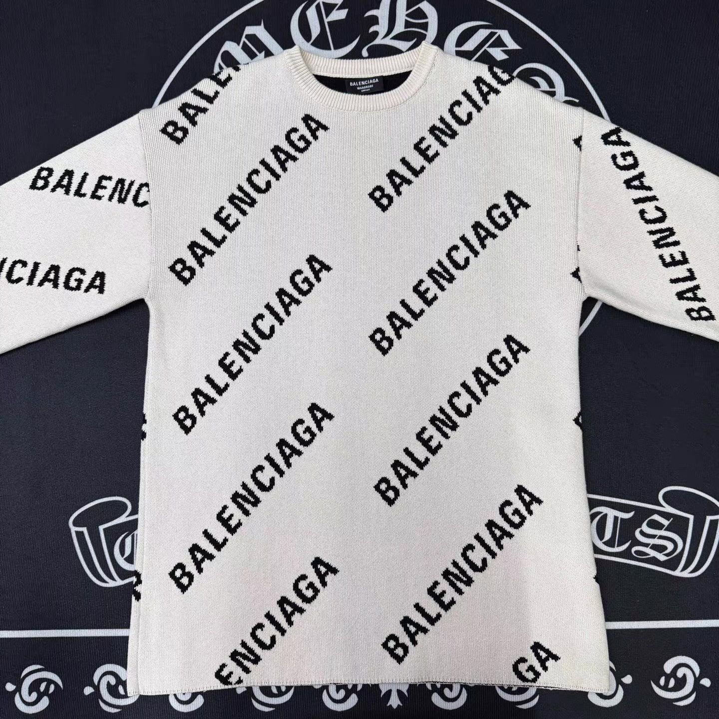 Balenciaga Beige All-Over Logo Pattern Sweater Size S Size US S / EU 44-46 / 1 - 1 Thumbnail
