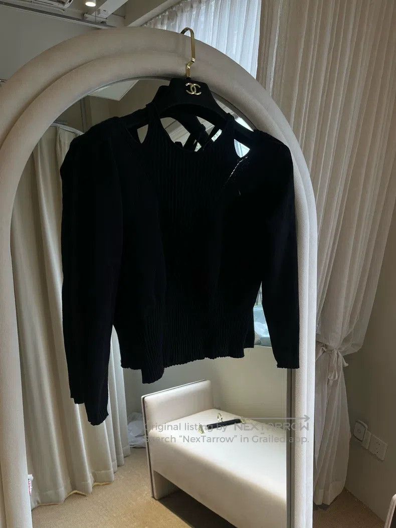 Chanel Chanel 24B black off-shoulder hanging neck knitted long sl Size XS / US 0-2 / IT 36-38 - 1 Thumbnail