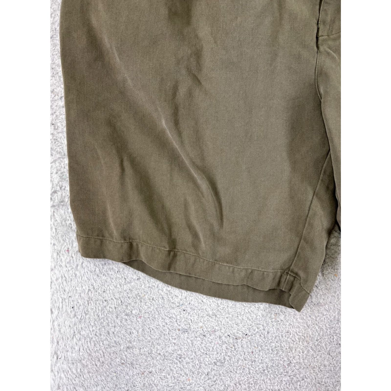 Tommy Bahama Tommy Bahama Shorts Adult 36 Brown Cotton Tencel Blend Pleated Herringbone Size US 36 / EU 52 - 3 Thumbnail