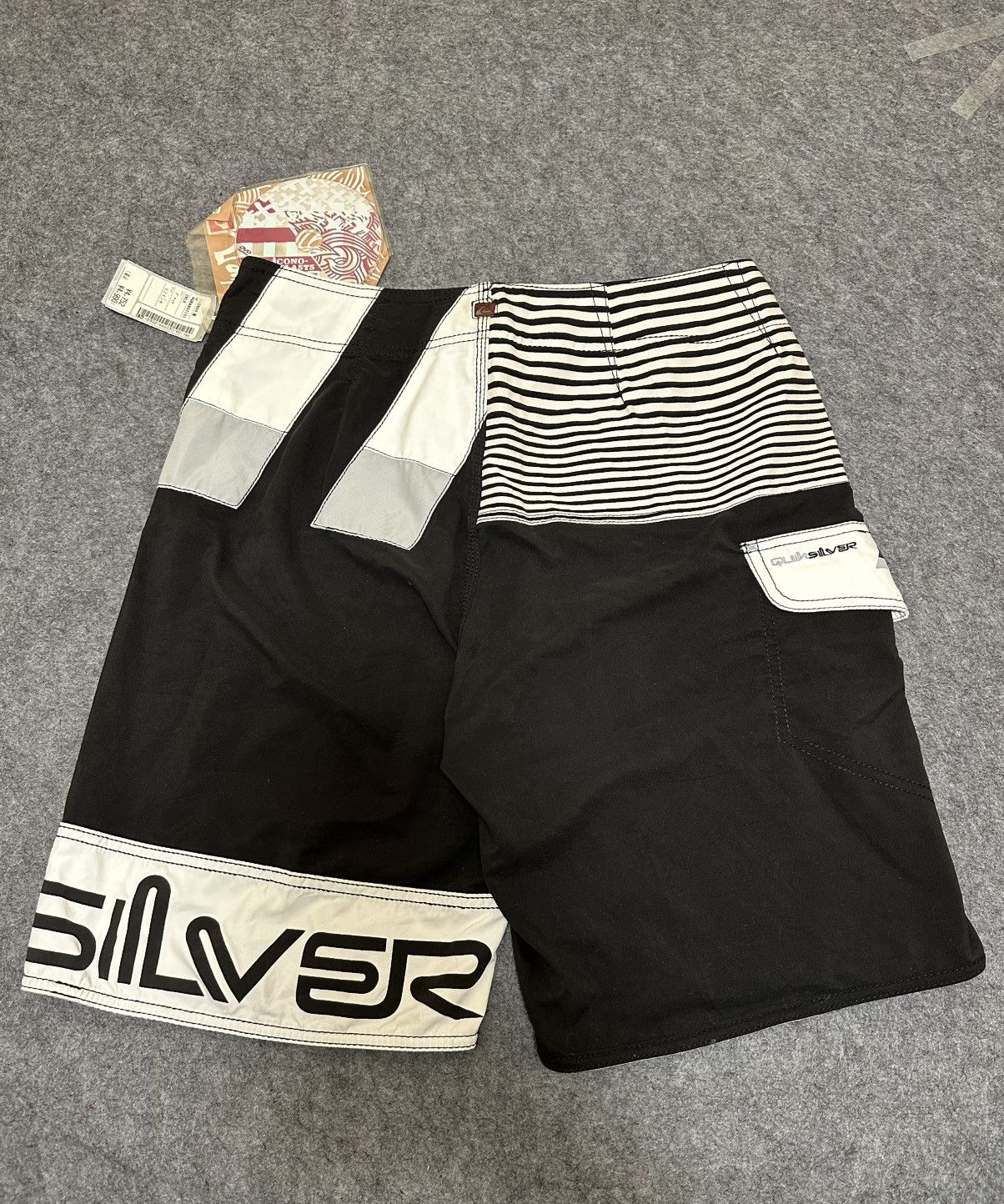 Quiksilver Quiksilver board shorts pants. Size US 32 / EU 48 - 2 Thumbnail