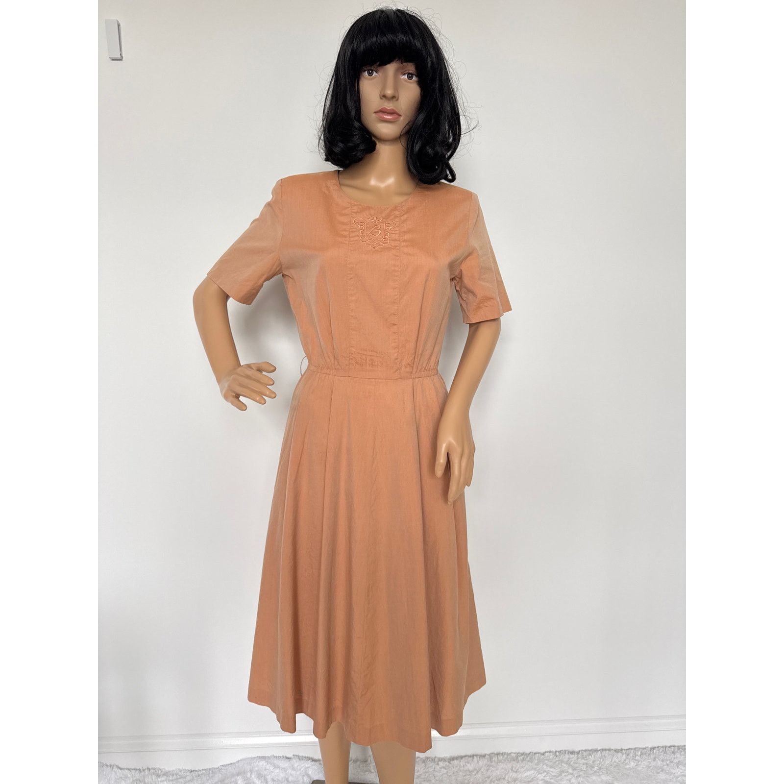 Burberry 70's Burberrys Tan day dress Embroidered Crest, size tab S Size S / US 4 / IT 40 - 15 Thumbnail