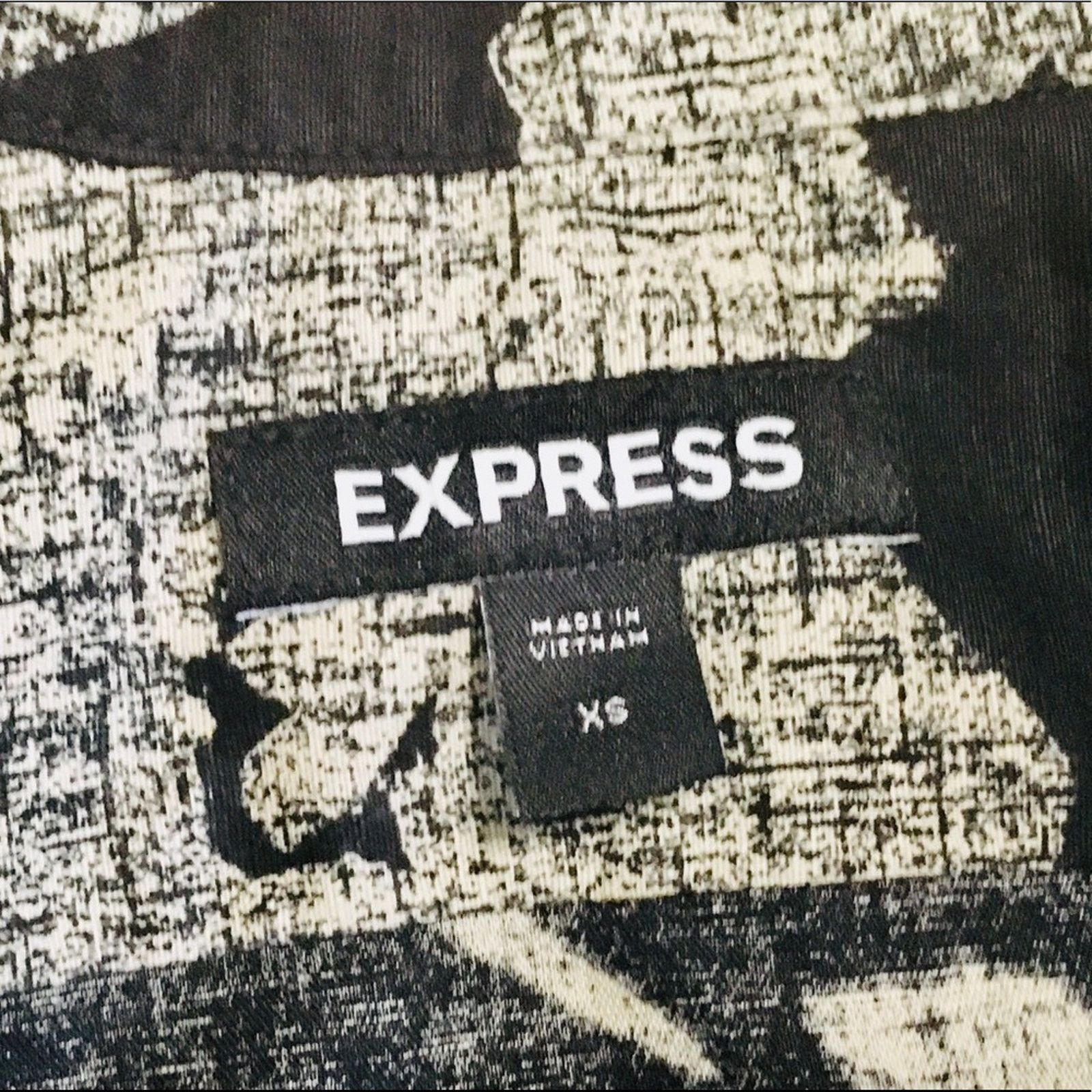Express NWOT Slim Floral Linen Short Sleeve Shirt Size US XS / EU 42 / 0 - 7 Thumbnail