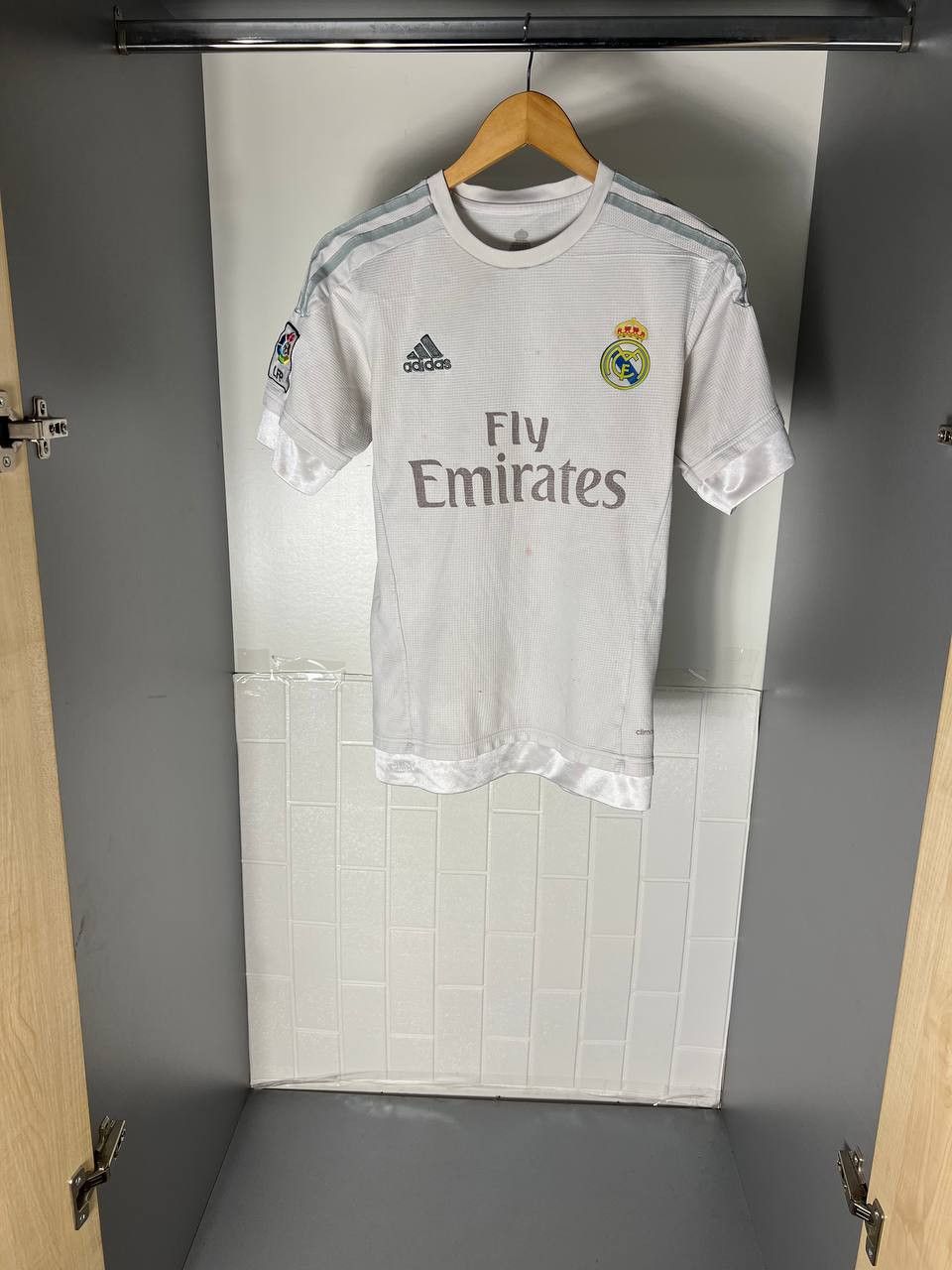 Adidas VINTAGE ADIDAS FC REAL MADRID SPAIN RETRO SOCCER JERSEY Y2K Size US S / EU 44-46 / 1 - 1 Thumbnail