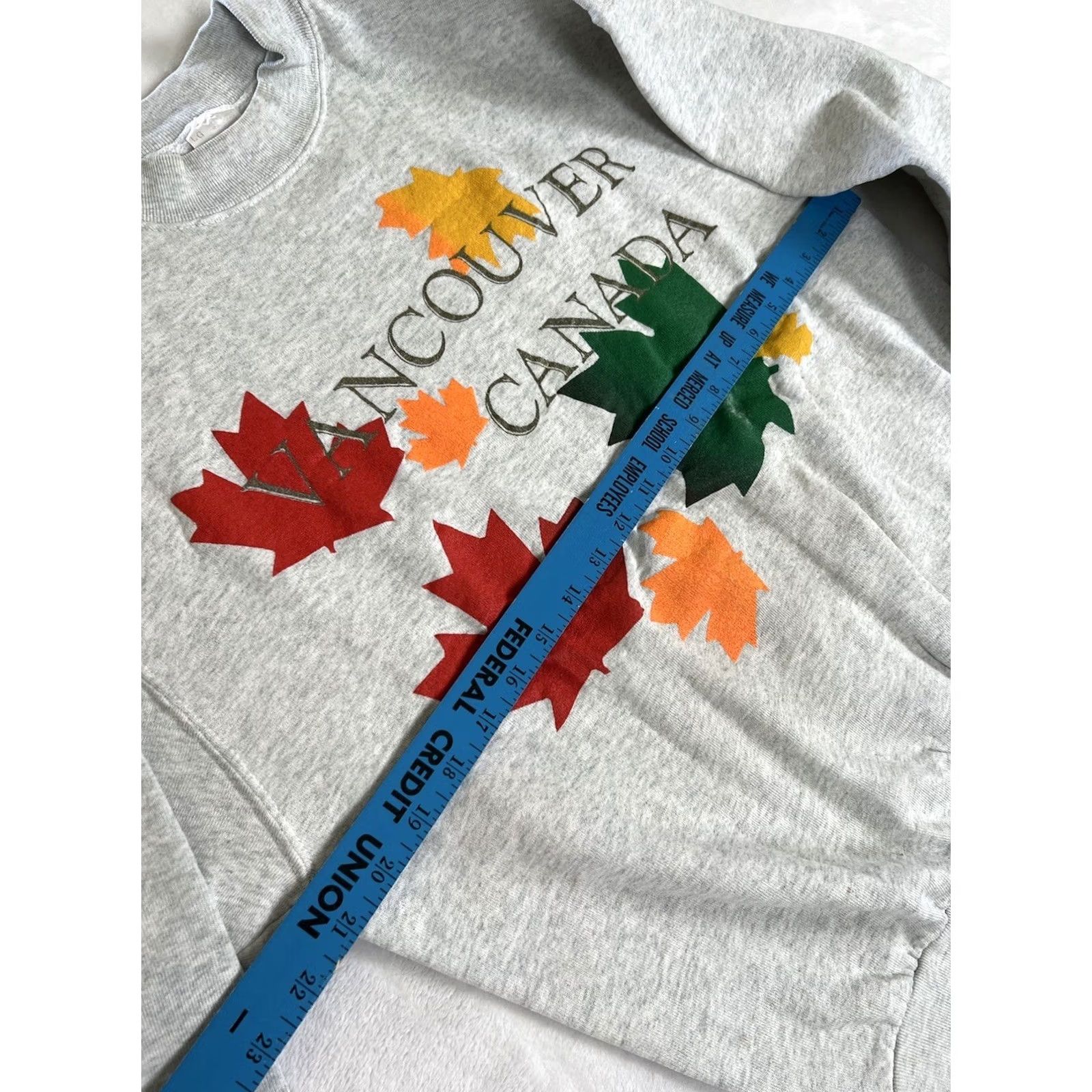 Vintage VINTAGE Vancouver Canada Crewneck Sweatshirt L Gray Maple Leaf 90s 80s Graphic Print Men Size US L / EU 52-54 / 3 - 4 Thumbnail