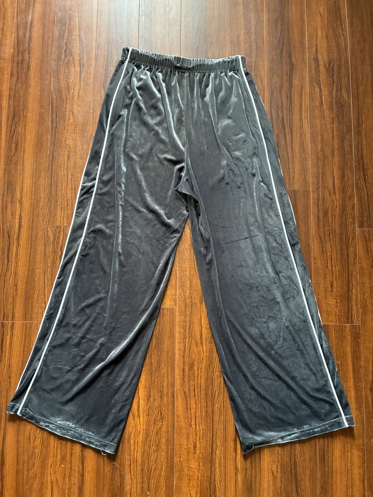 Urban Outfitters Urban Outfitters Gray Velvet Velour Track Pants. Size Medium Size US 35 - 3 Thumbnail