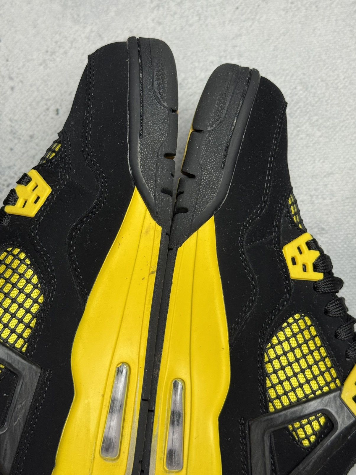 Jordan Brand Nike Air Jordan 4 Retro Thunder Black White Yellow 2023 5,5 Size US 7 / IT 37 - 12 Thumbnail