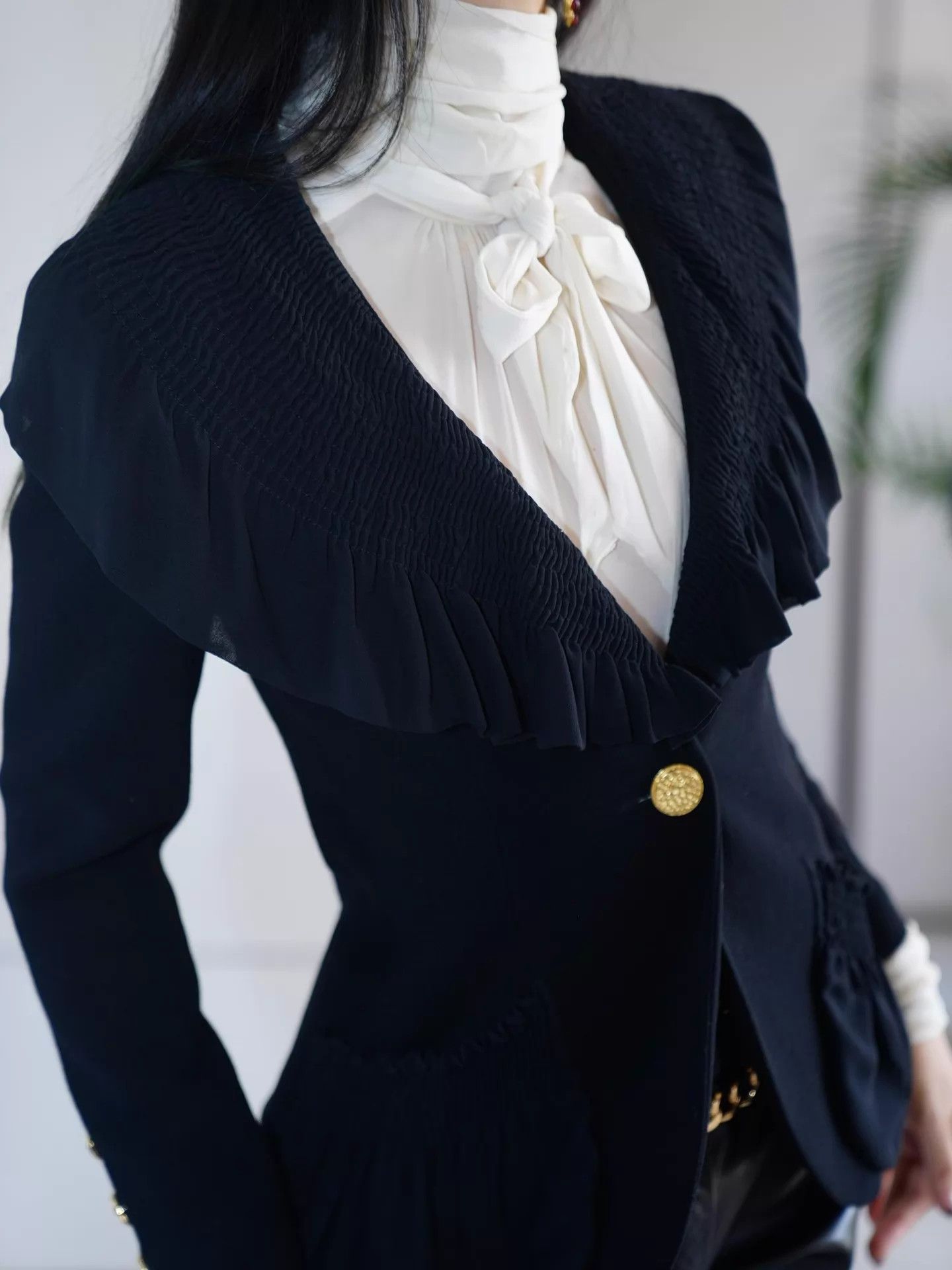 Chanel Chanel Vtg Black & Gold Wool-Silk Ruffled Lapel Blazer FR36 Size XS / US 0-2 / IT 36-38 - 9 Thumbnail