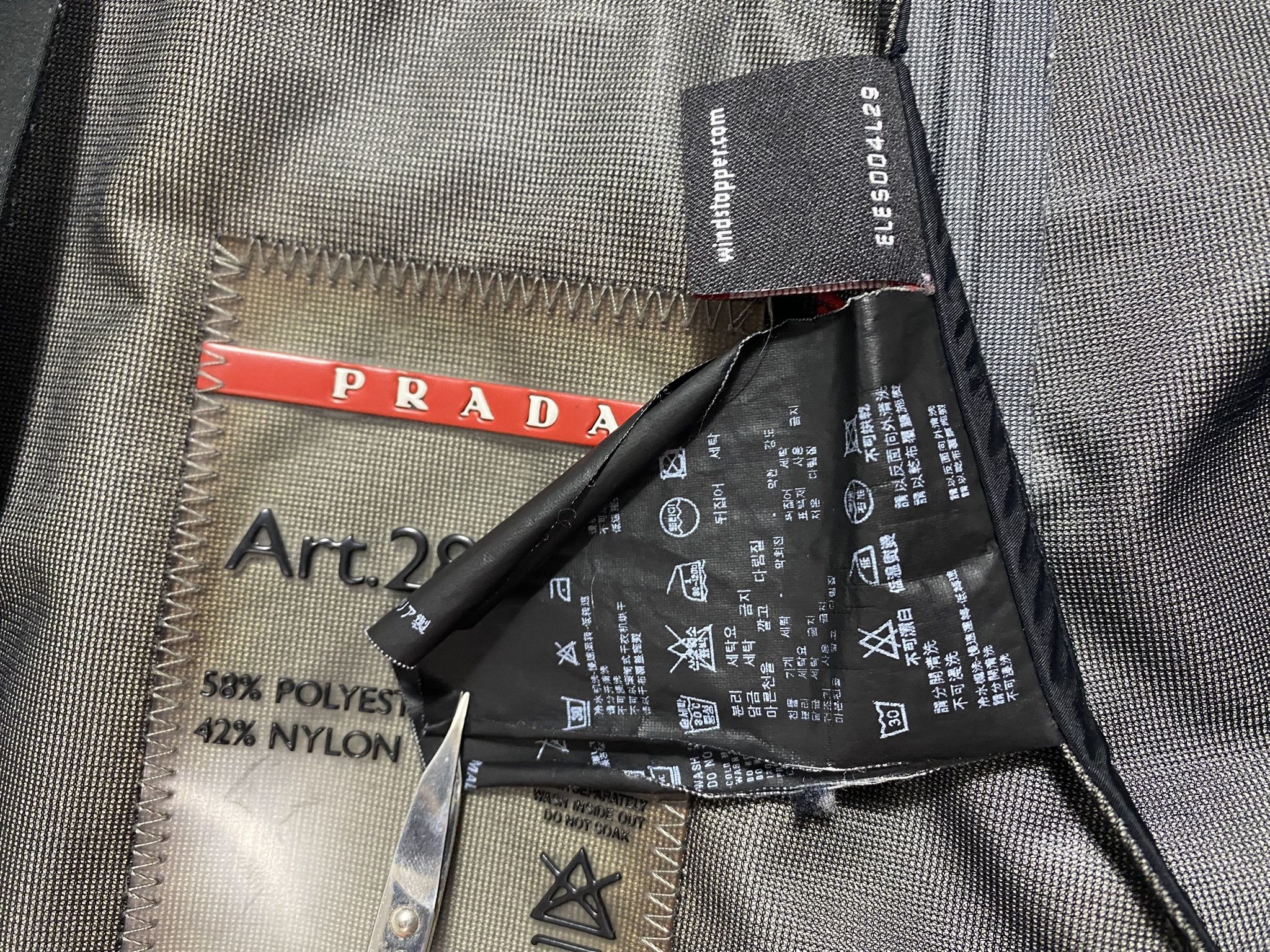 Prada Prada Vintage Gore-Tex Windbreaker Women's Jacket Size 44 Size S / US 4 / IT 40 - 8 Thumbnail