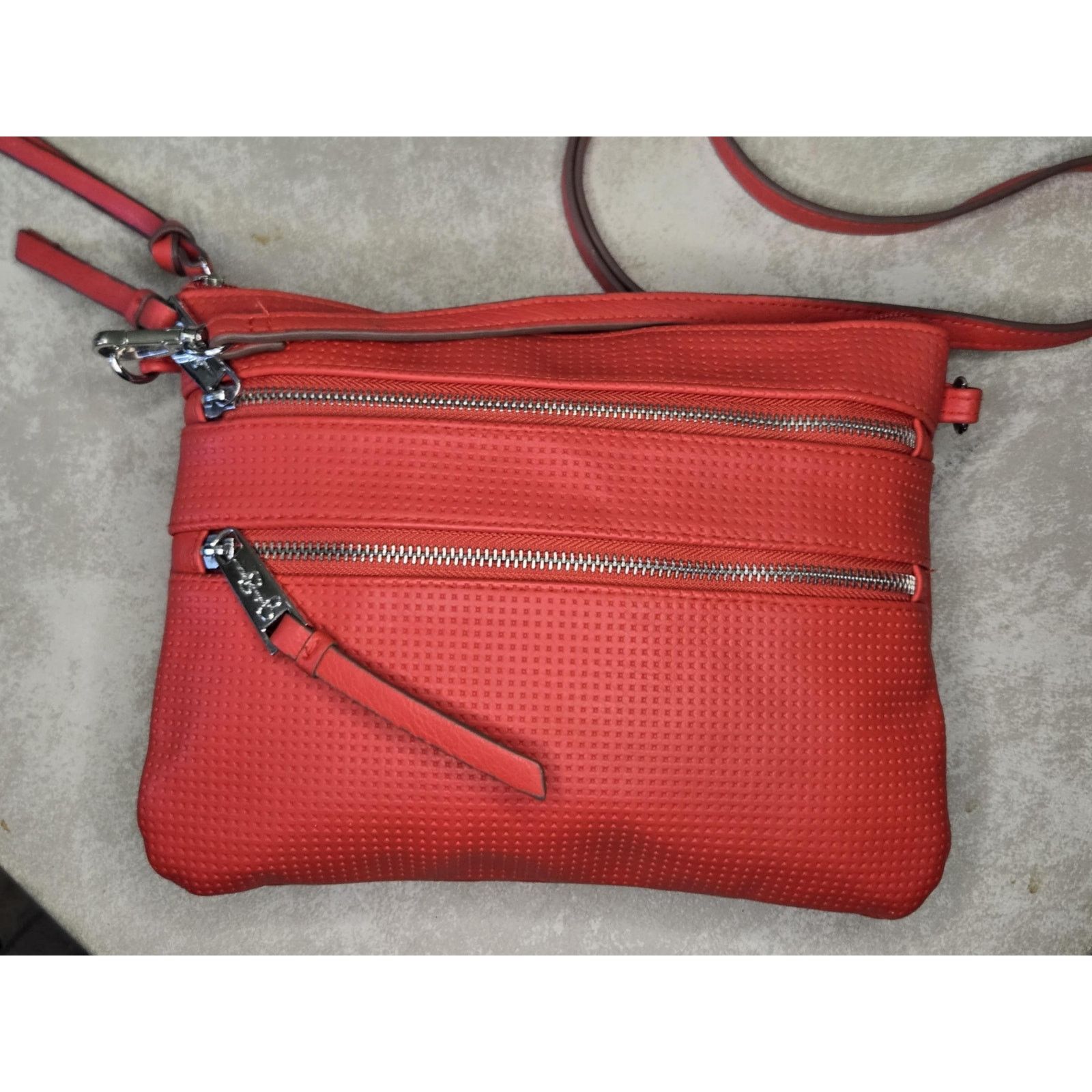 Jessica Simpson Jessica Simpson red leather zipper front pocket crossbody Size ONE SIZE - 2 Thumbnail