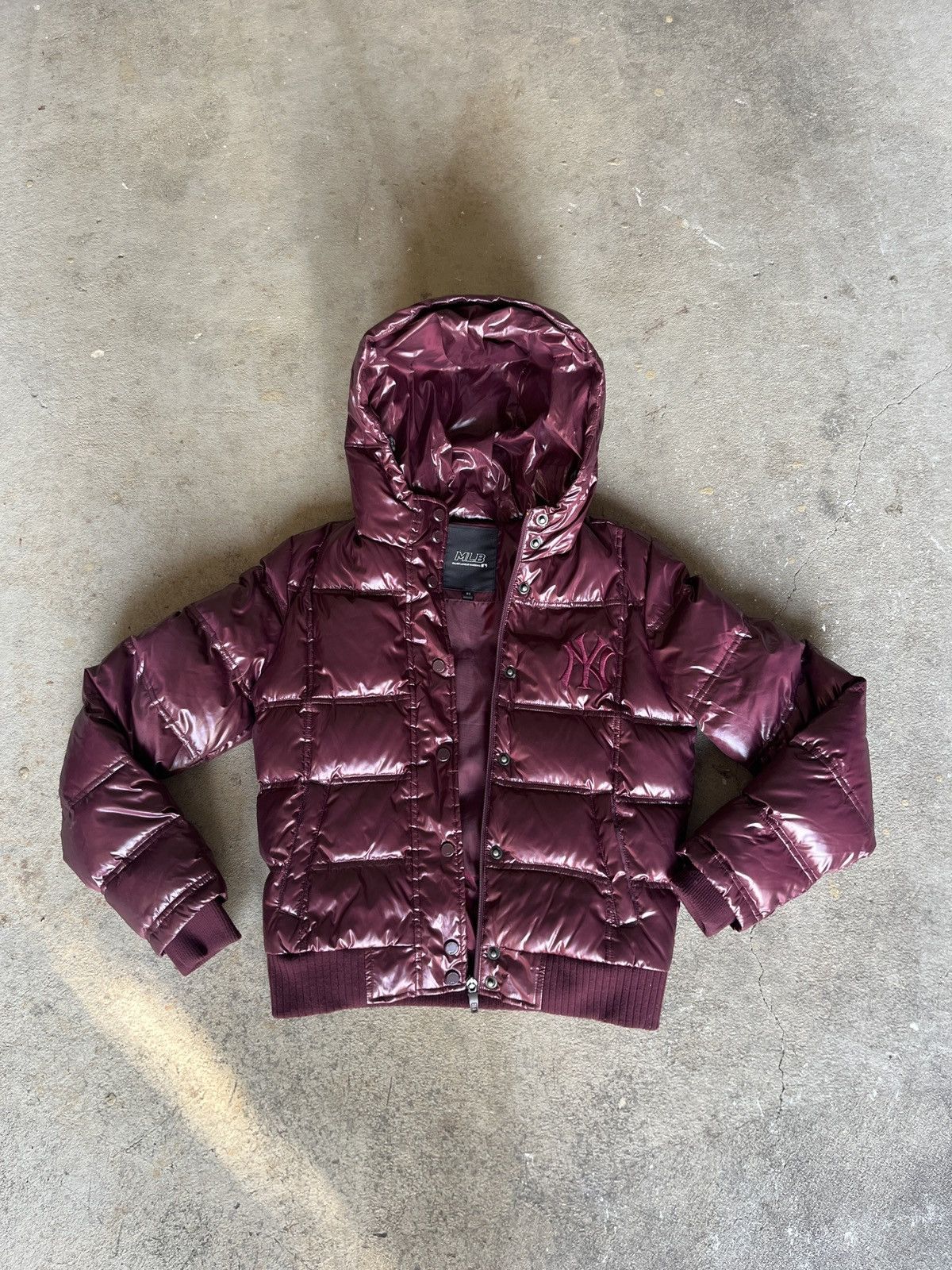 MLB × New York Yankees VINTAGE KOREAN PADDED PUFFER JACKET (85/XS) Size XS / US 0-2 / IT 36-38 - 1 Thumbnail