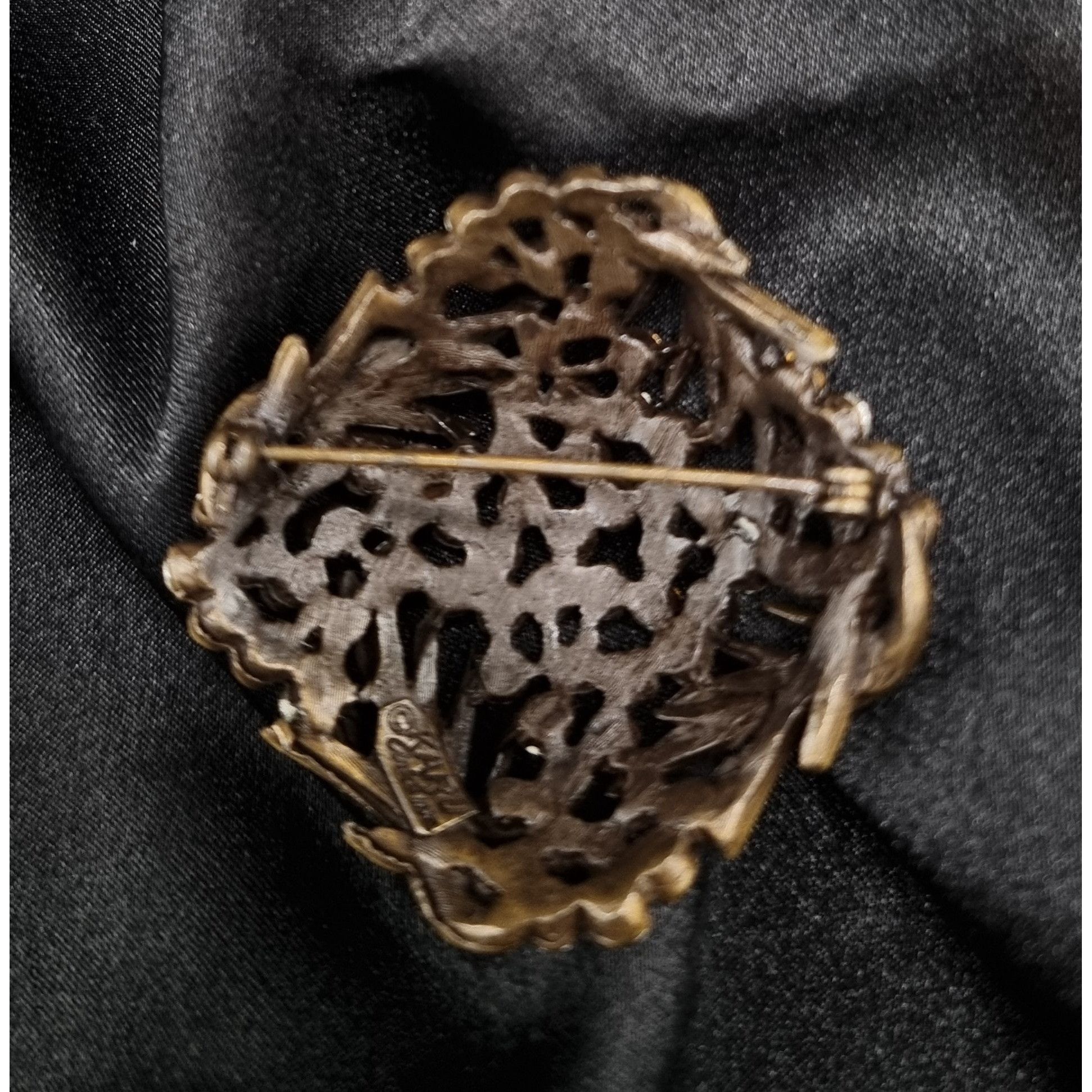 Vintage Vintage KARU Signed Brooch Floral Design With Rhinestones & Size ONE SIZE - 6 Thumbnail
