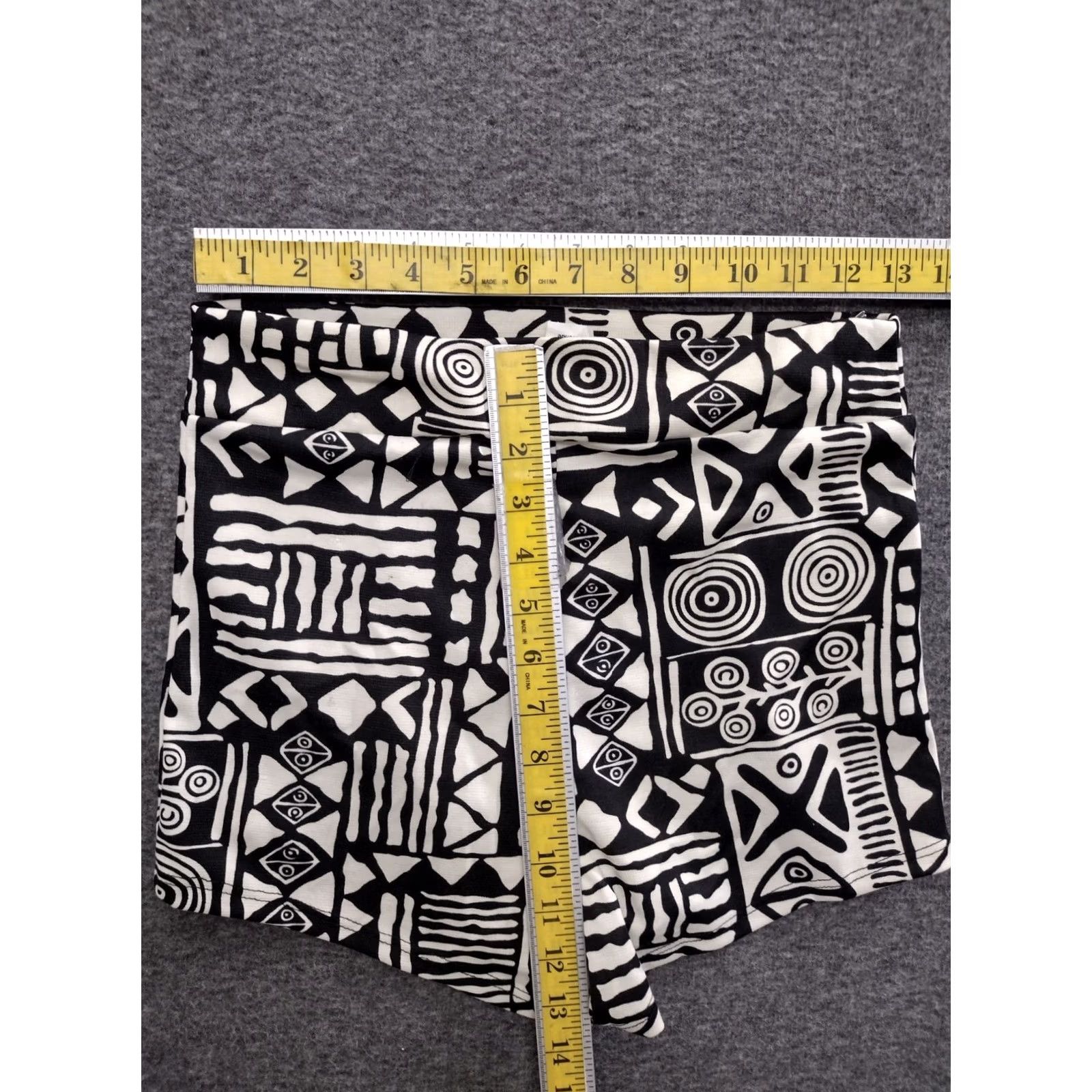 Vintage Codigo Women's Black and White Aztec Print Mini Chino Shorts Preppy Size L Size 36" / US 14 / IT 50 - 4 Thumbnail