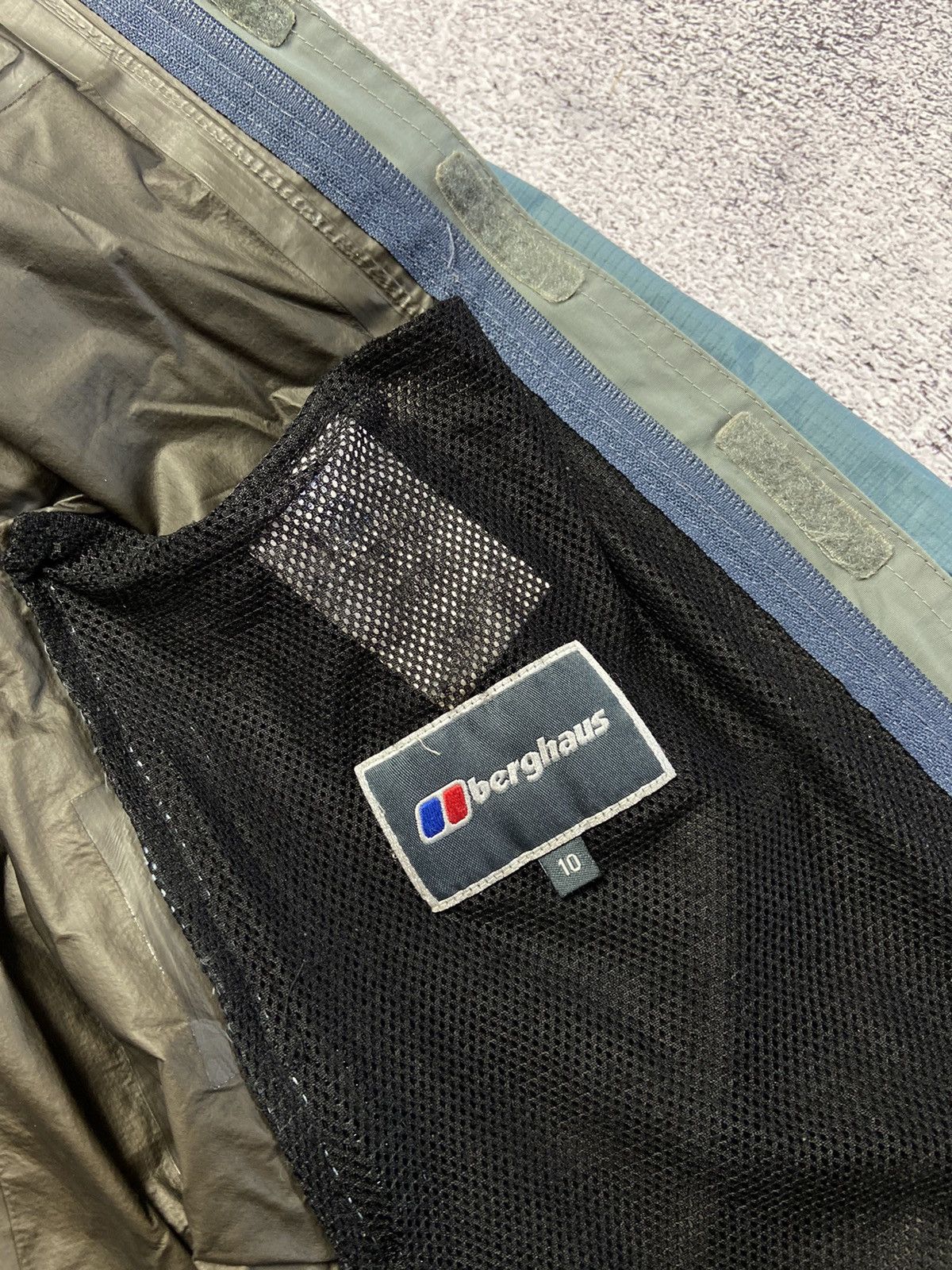 Berghaus Rare Berghaus Gore Tex Jacket Outdoor Rain Coat Gorpcore Size US S / EU 44-46 / 1 - 16 Thumbnail