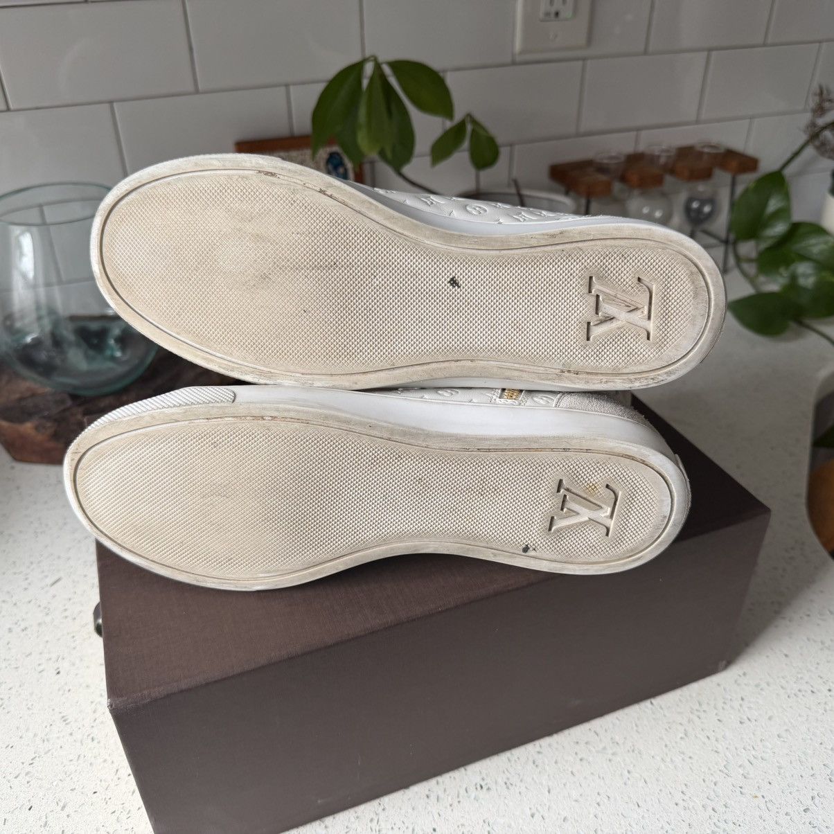 Louis Vuitton Louis Vuitton White Hi-Top Monogram Sneakers / Made in Italy Size US 7.5 / IT 37.5 - 6 Thumbnail