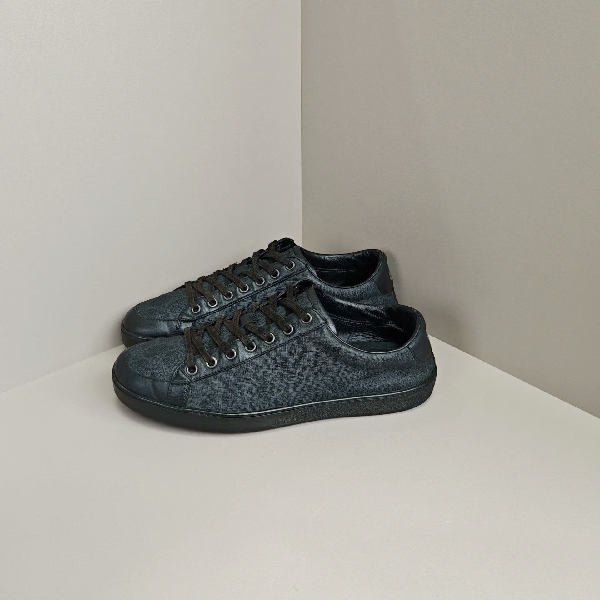 Gucci Gucci Lowtop Sneakers 7 Men Size US 7 / EU 40 - 1 Thumbnail
