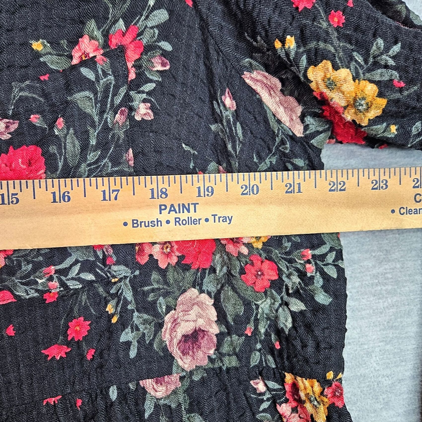Torrid Torrid Blouse Women Long Sleeve Floral Black Size 0 Plus Rayon Spandex V-Neck Pullover Slim Best for Casual Seasonal All Seasons Womens Size XS / US 0-2 / IT 36-38 - 5 Thumbnail
