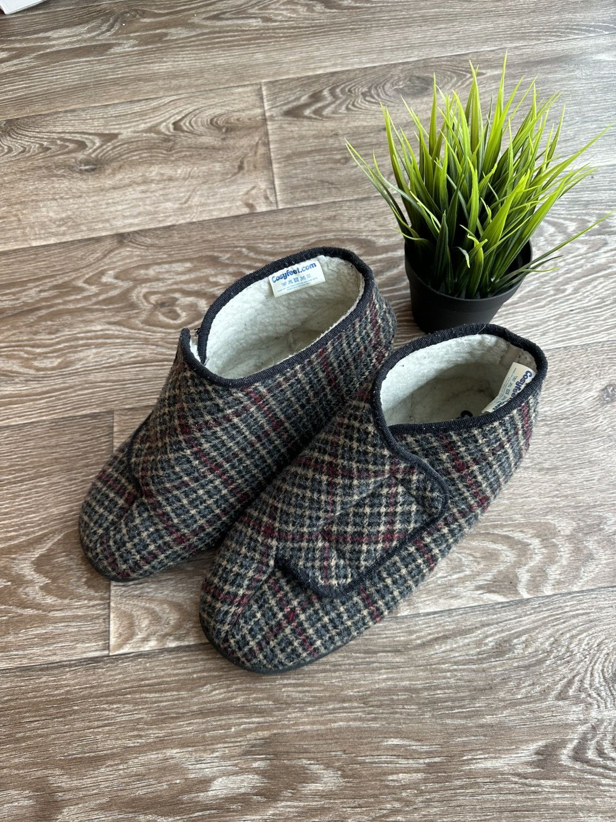 Vintage 🔥 Cosyfeet Mens Slipper Robbie Warm Lined Retro Check Size US 10 / EU 43 - 1 Thumbnail