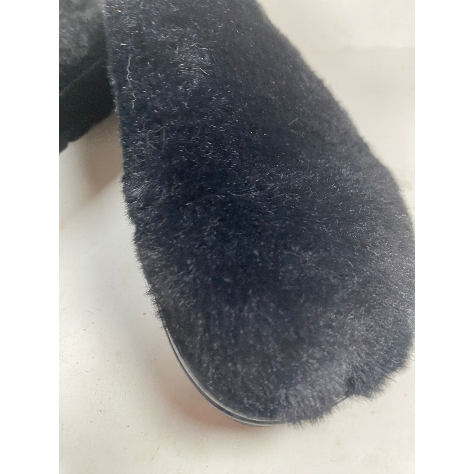 Kenneth Cole NEW Reaction Kenneth Cole Black Fuzzy Slipper 9.5W Size US 9.5 / IT 39.5 - 6 Thumbnail
