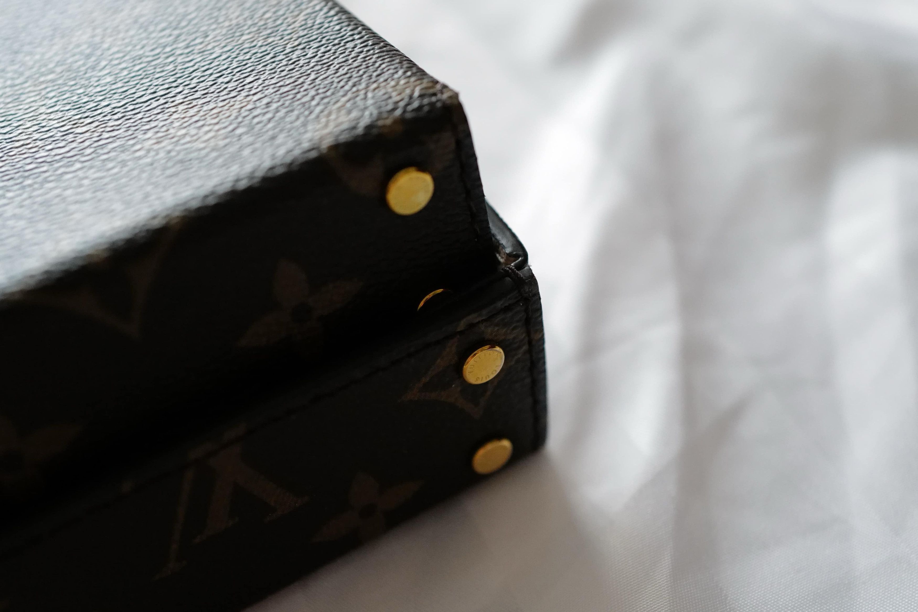 Louis Vuitton Louis Vuitton Pizza Box Case GI0634 Size ONE SIZE - 3 Thumbnail