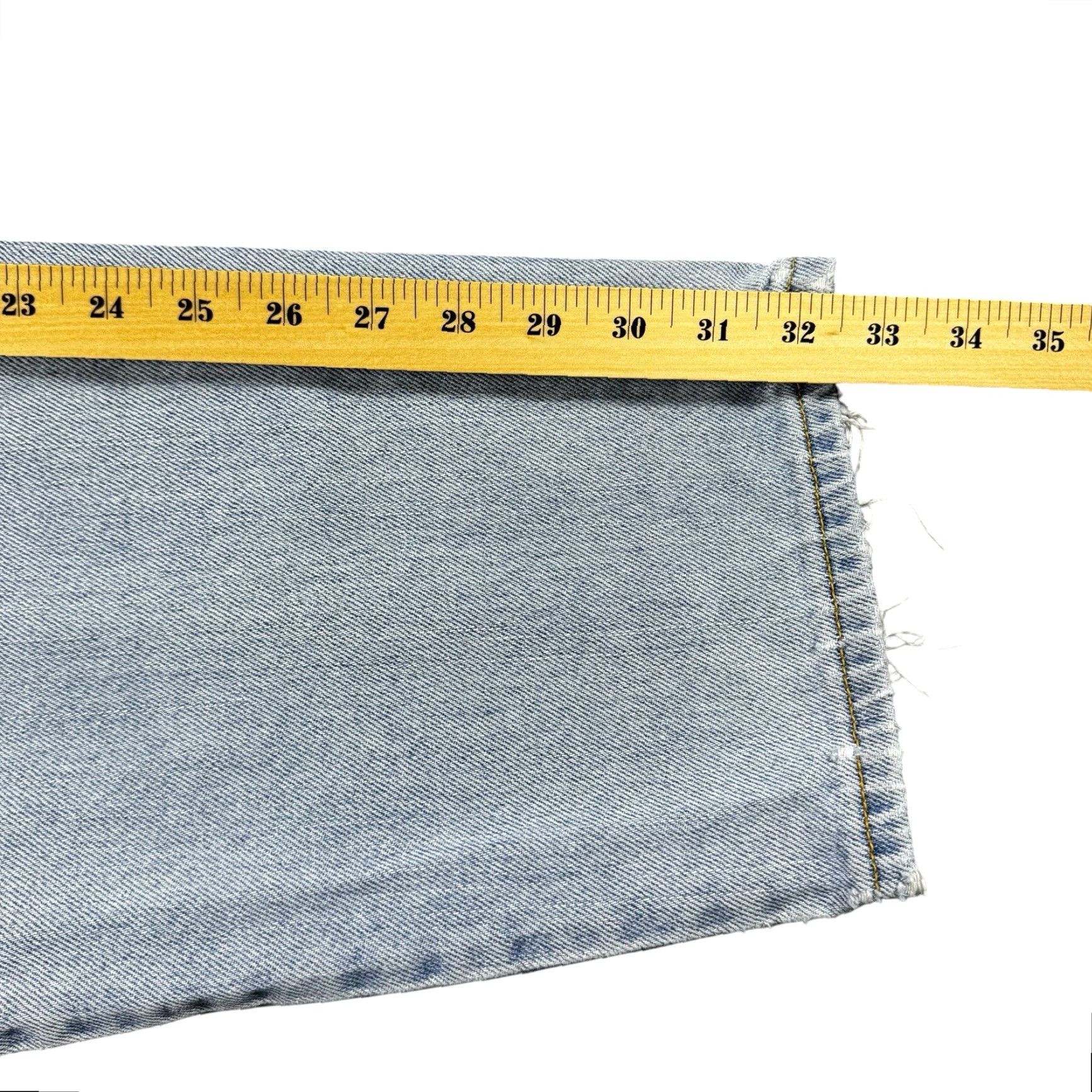 Levi's VINTAGE Levi's 560 Jeans Mens 32x32 Comfort Fit Tapered Distressed Blue Denim 90s Mens Regular Jeans Baggy 5-Pocket Levi's 560 Size US 32 / EU 48 - 4 Thumbnail