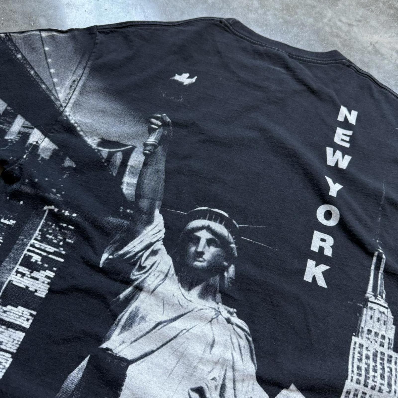 Other New York Skyline “Broadway” 1998 Vintage All-Over T-Shirt Size US XL / EU 56 / 4 - 4 Thumbnail