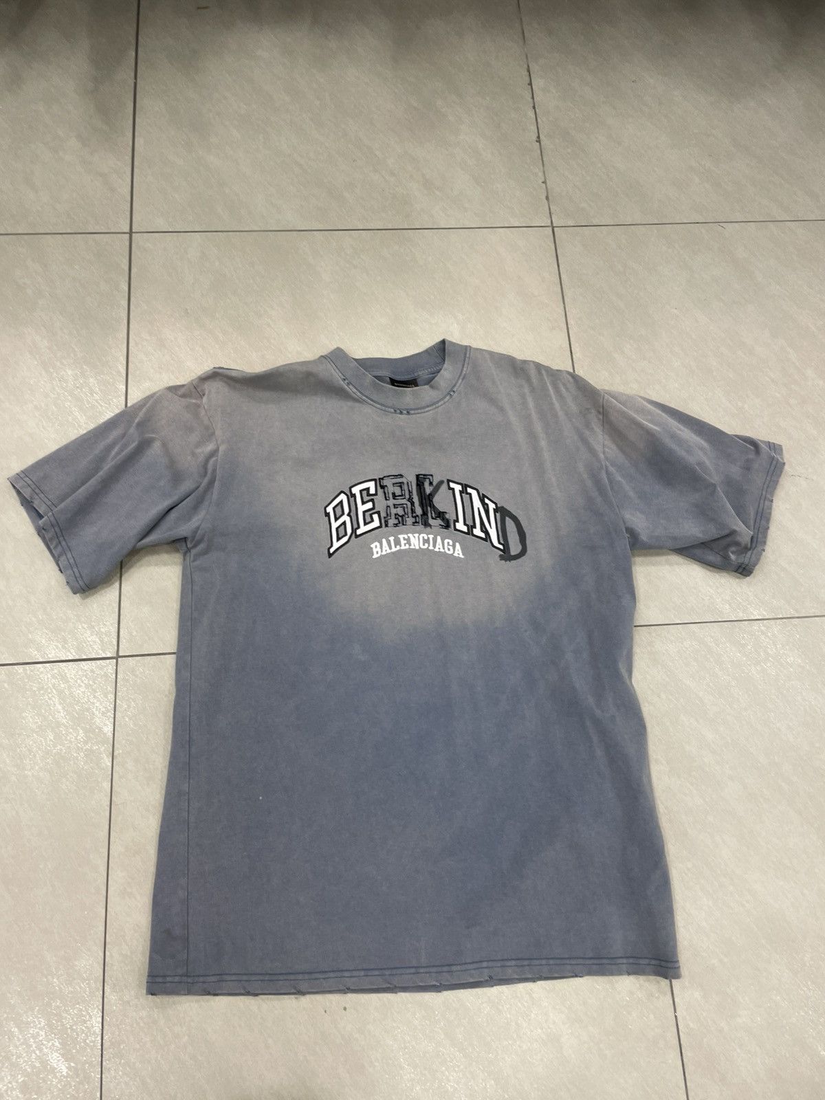 Balenciaga Balenciaga Kind T-shirt Aged blue Size US M / EU 48-50 / 2 - 1 Thumbnail
