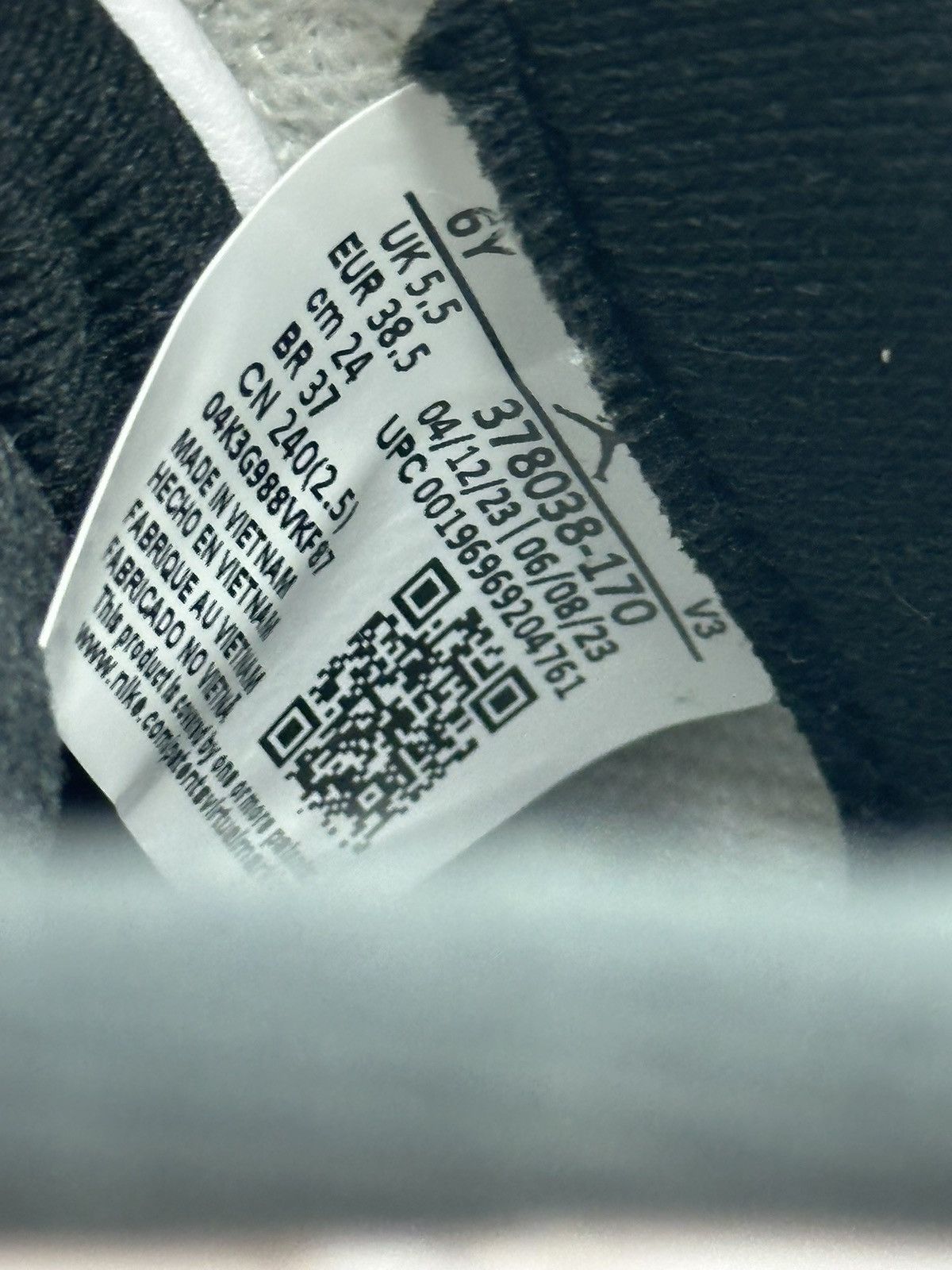 Jordan Brand Jordan 11 Retro Mid Gratitude / Defining Moments (GS) Size US 6 / EU 39 - 9 Thumbnail