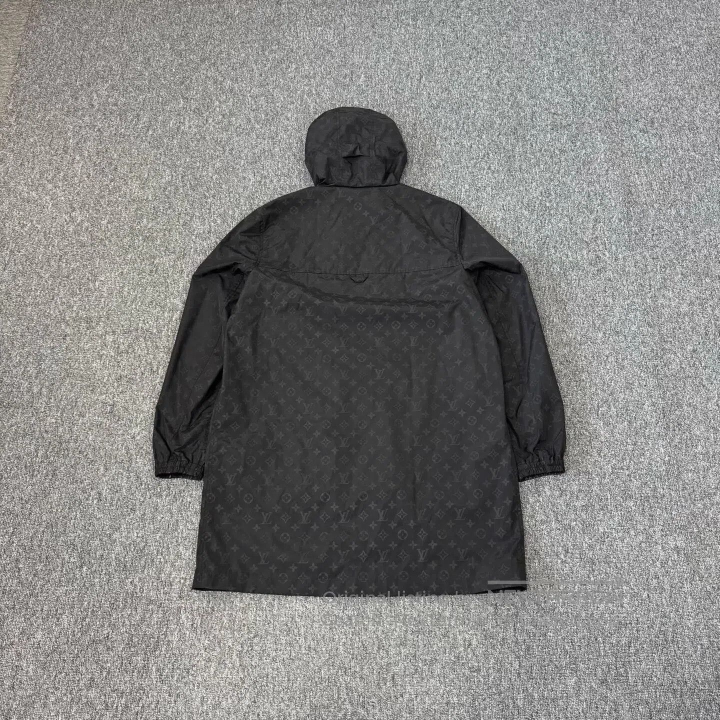 Louis Vuitton Louis Vuitton Zipper hood Dark pattern full print Medium-t Size US M / EU 48-50 / 2 - 2 Thumbnail