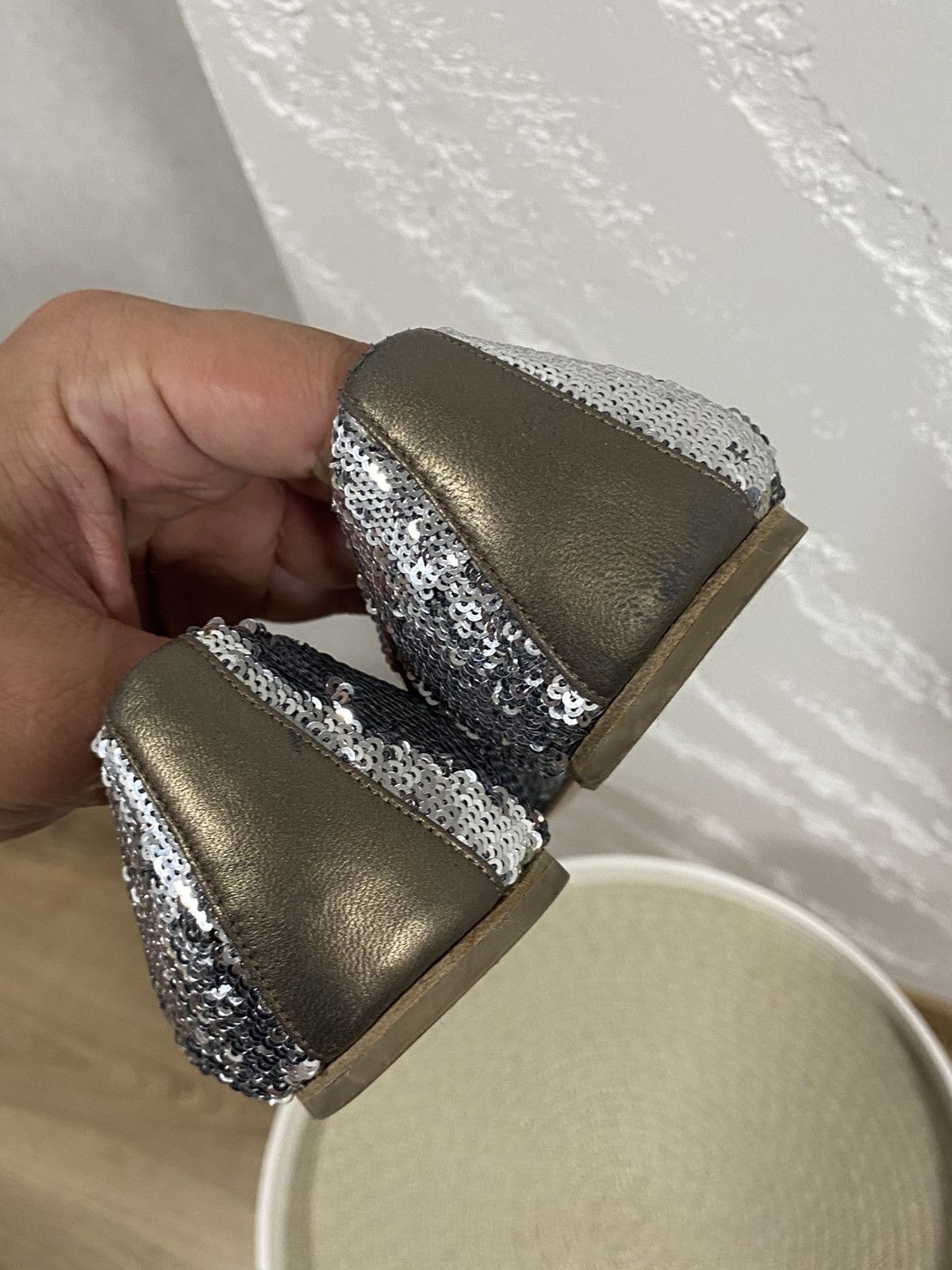 Salvatore Ferragamo Salvatore Ferragamo Varina Vara Sequin Silver Ballet Flats Size US 9 / IT 39 - 7 Thumbnail