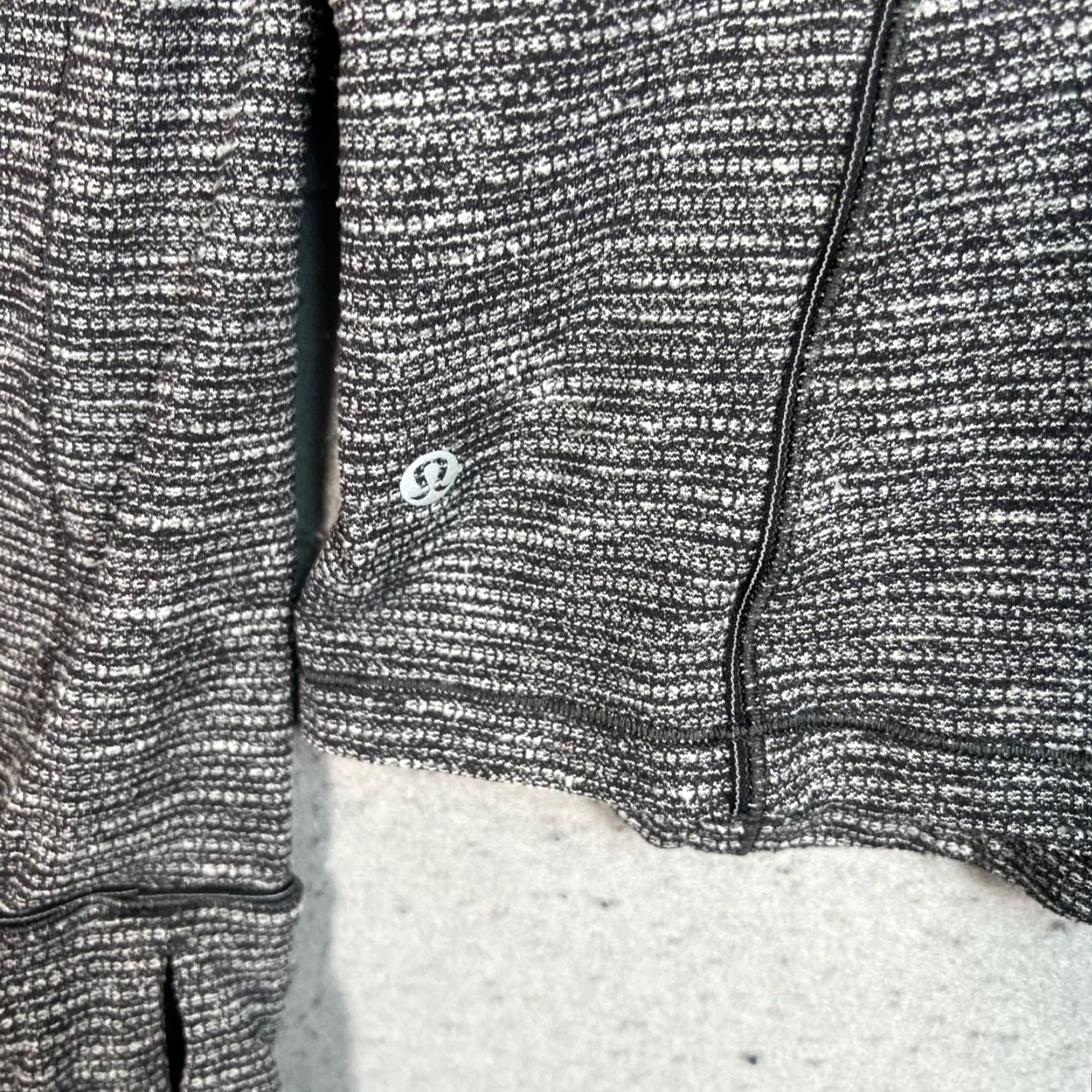 Lululemon VINTAGE Lululemon Shirt Womens 6 Gray Striped 1/4 Zip Long Sleeve Pullover Athletic Size M / US 6-8 / IT 42-44 - 6 Thumbnail