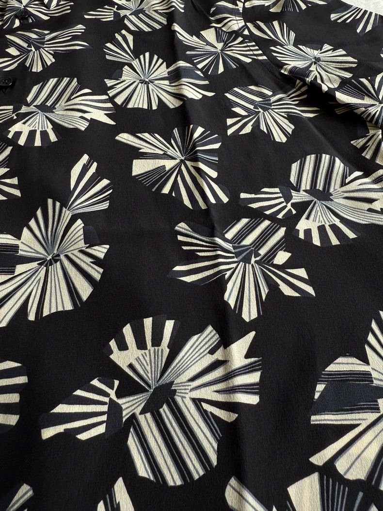 Saint Laurent Paris Saint laurent paris size 38 Floral Shirt 2506-Nextarrow Size US M / EU 48-50 / 2 - 3 Thumbnail