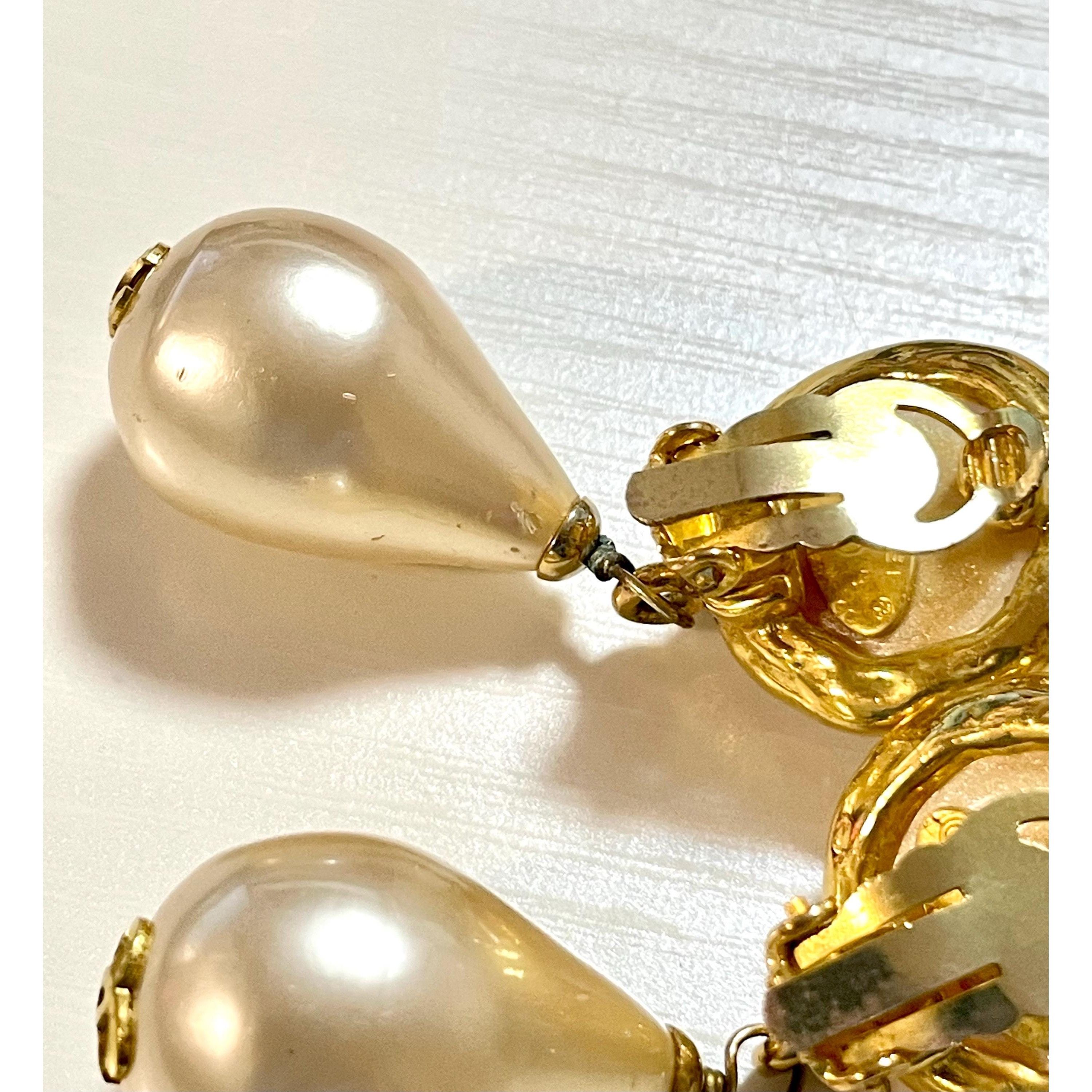 Chanel Vintage CHANEL teardrop white faux pearl earrings with cc Size ONE SIZE - 7 Thumbnail