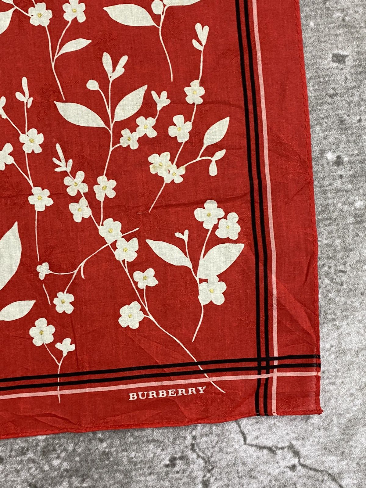 Burberry Burberry Handkerchief / Bandana / Neckerchief Size ONE SIZE - 8 Thumbnail