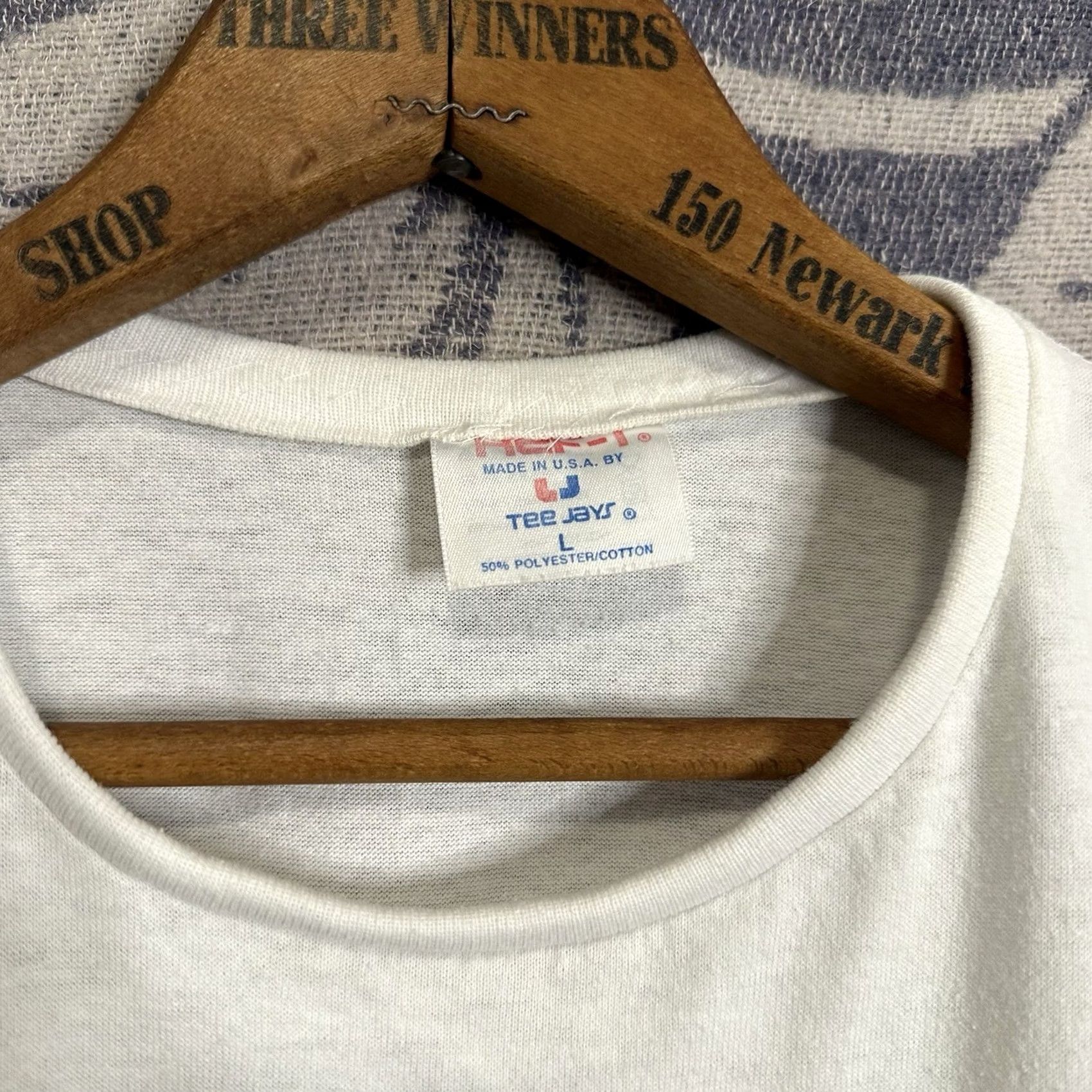TEE JAYS VINTAGE John Lamb Spectators Art T Shirt Tee Jays L White 50/50 80s Mens Size US L / EU 52-54 / 3 - 3 Thumbnail