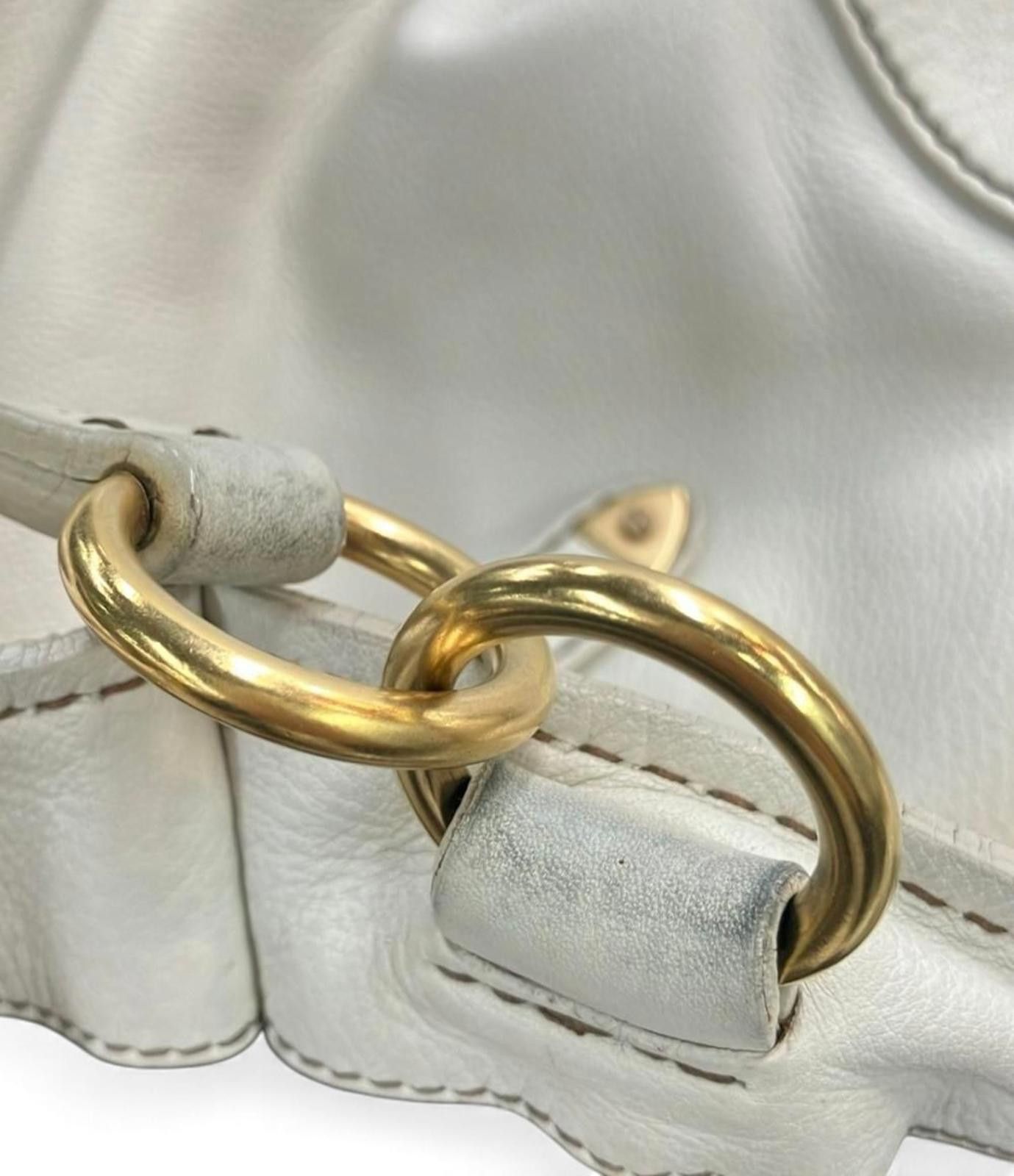 Miu Miu Miu Miu - White Leather Handbag with Gold Hardware Size ONE SIZE - 8 Thumbnail