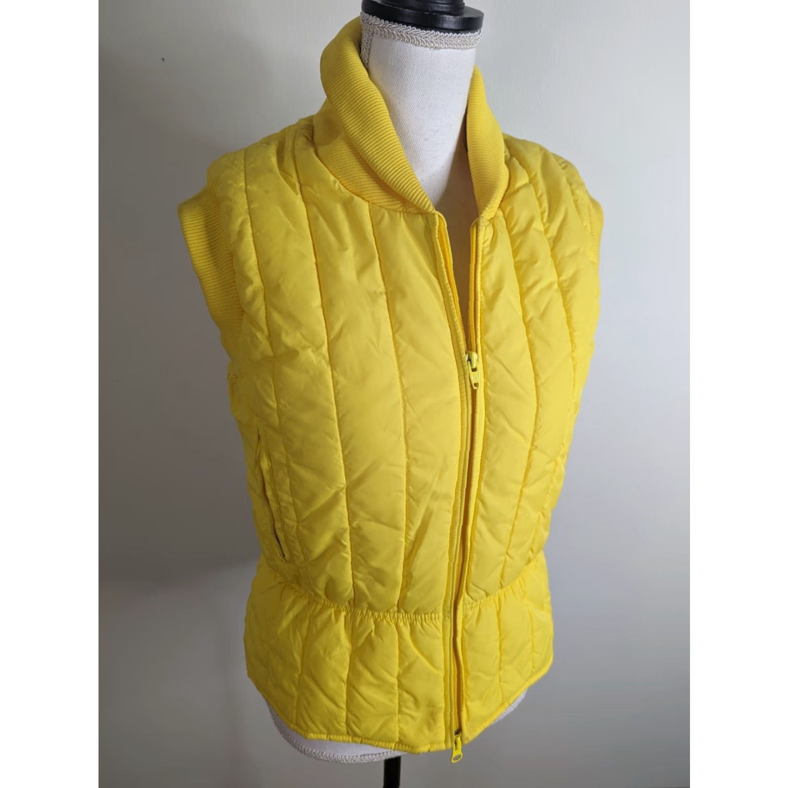 Vintage VINTAGE 80s Skiwear Yellow Nylon Puffer Quilted Vest Women's S Jacket/Coat Size S / US 4 / IT 40 - 2 Thumbnail