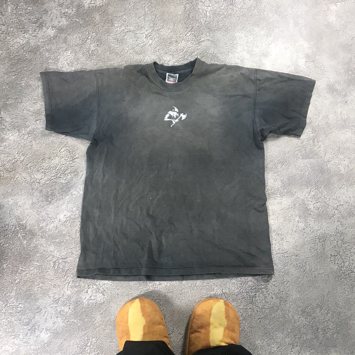 Vintage Vintage Y2K Sun Faded Graphic Tee Streetwear Grunge Baggy XL Size US XL / EU 56 / 4 - 1 Thumbnail