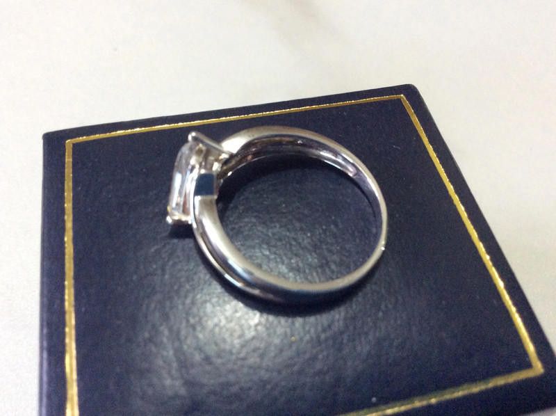 Designer 9Ct white gold 2.3g ring size O Size ONE SIZE - 7 Thumbnail