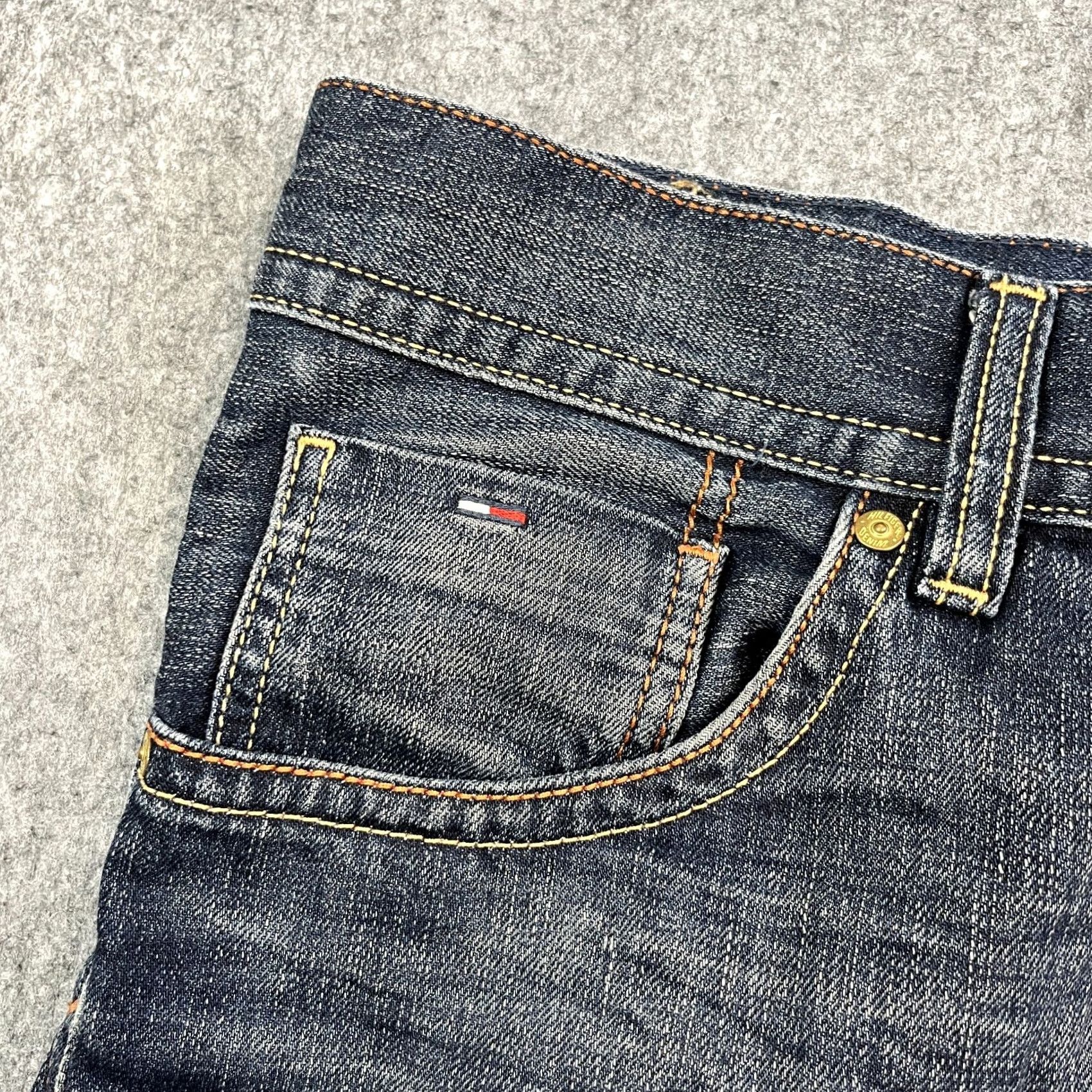 Tommy Hilfiger Tommy Hilfiger Jeans Relaxed Straight 34 29 Dark Wash Blue Whiskering Vintage Mens 5-Pocket Denim Cotton Baggy Style Straight Jeans Men Size US 34 / EU 50 - 7 Thumbnail