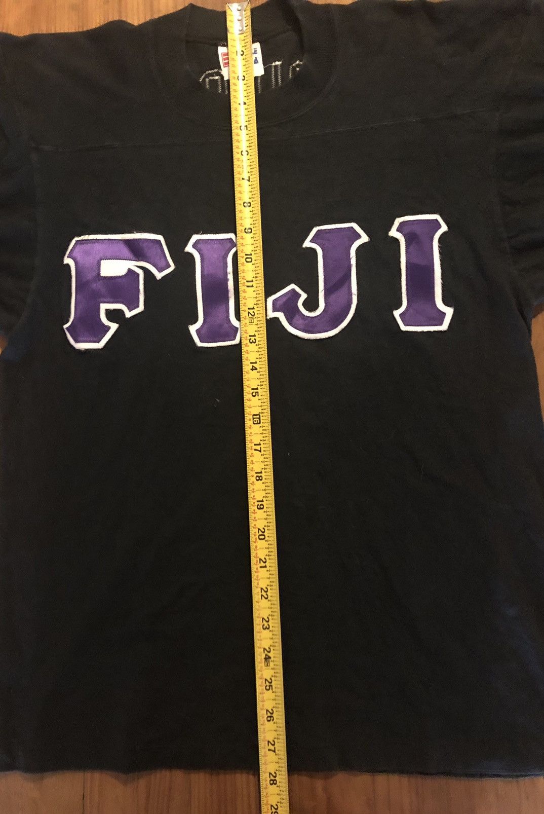 Vintage Vintage 90s Fiji Fraternity T Shirt S/M Size US M / EU 48-50 / 2 - 10 Thumbnail