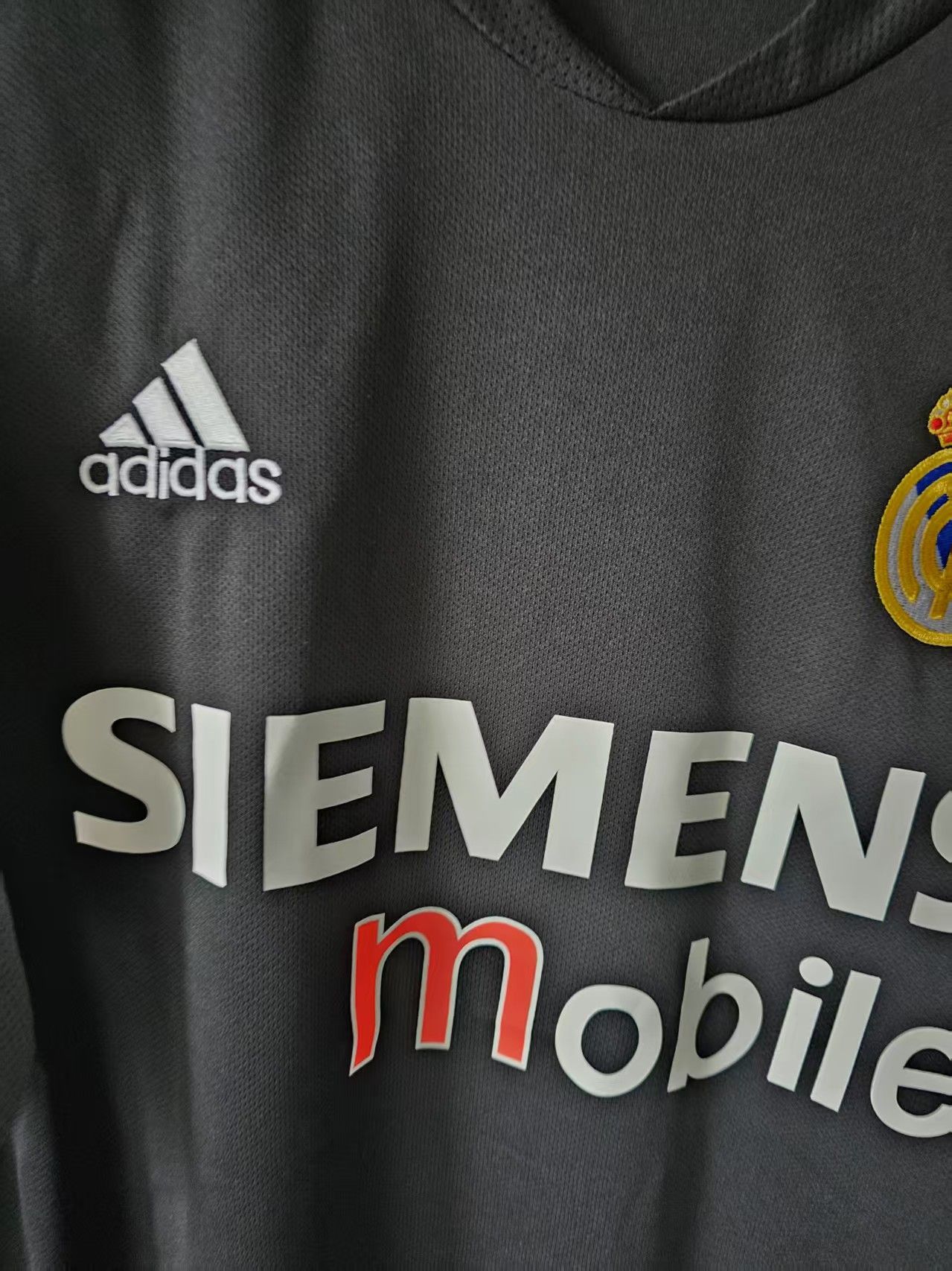 Other 2004 2005 Real Madrid #5 Zidane Jersey Size US S / EU 44-46 / 1 - 3 Thumbnail