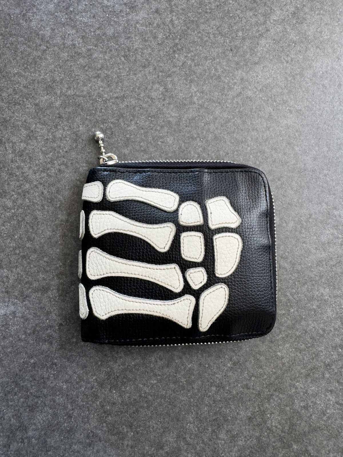 Kapital THUMBS UP BONE HAND ZIP leather wallet black