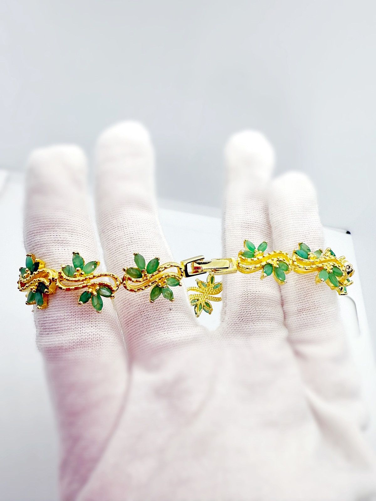 Nordstrom 14k Gold over Silver, Green Emerald Jadeite Floral Bracelet! Size ONE SIZE - 2 Thumbnail