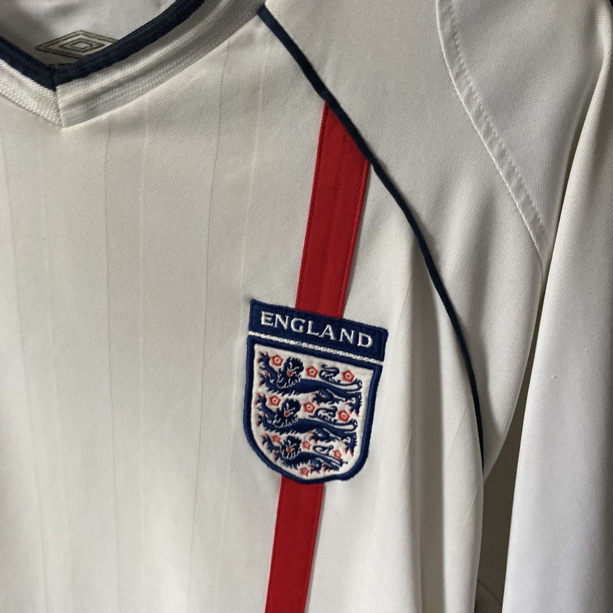 Umbro Vintage Umbro England National Soccer team 2001 jersey Size US XL / EU 56 / 4 - 4 Thumbnail