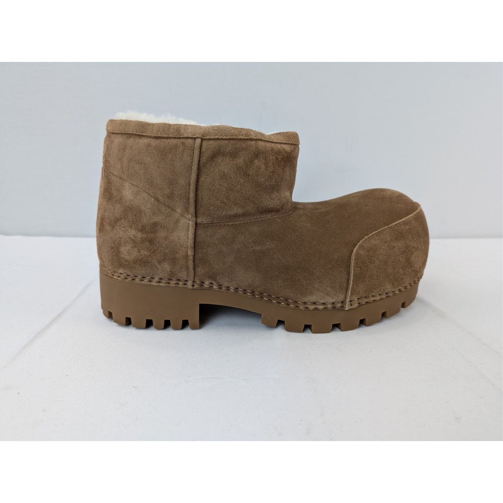Balenciaga o1rshd1 Q: 2 / DUP / Alaska Fur Bootie in Brown/White Size US 8 / EU 41 - 4 Thumbnail